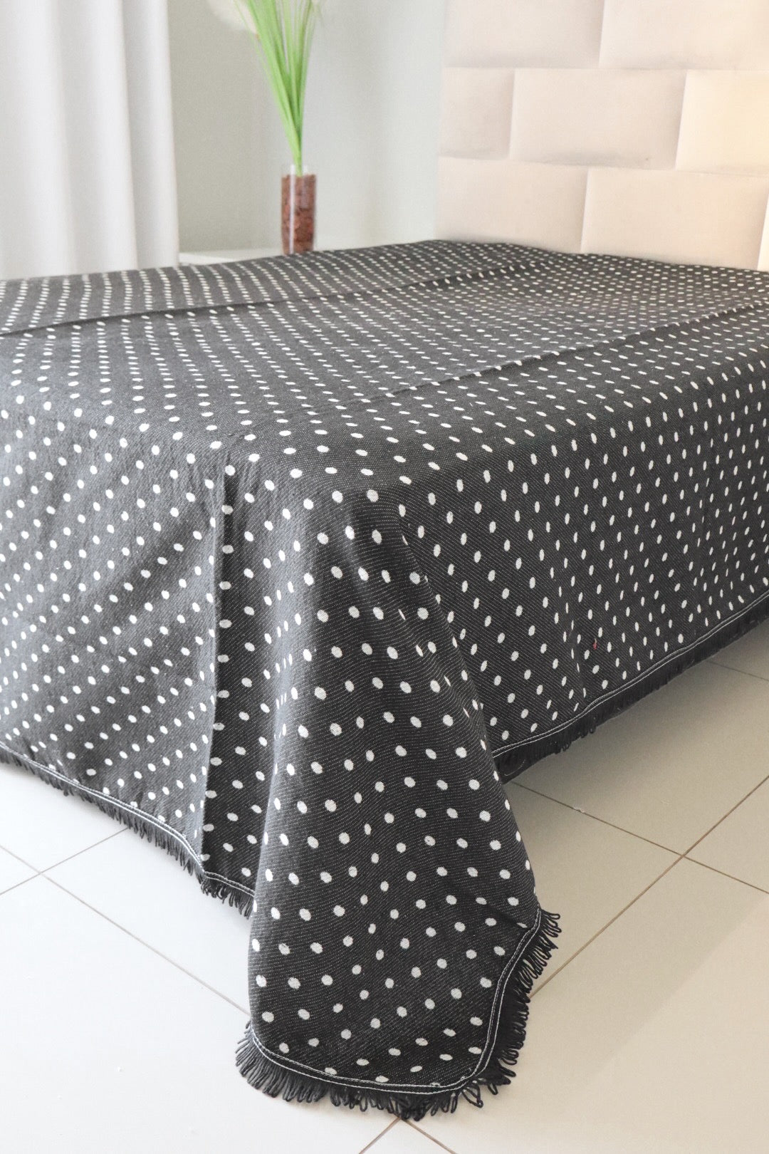 Colcha Casal Bolinhas Dupla Face Preta 2,10x2,40m