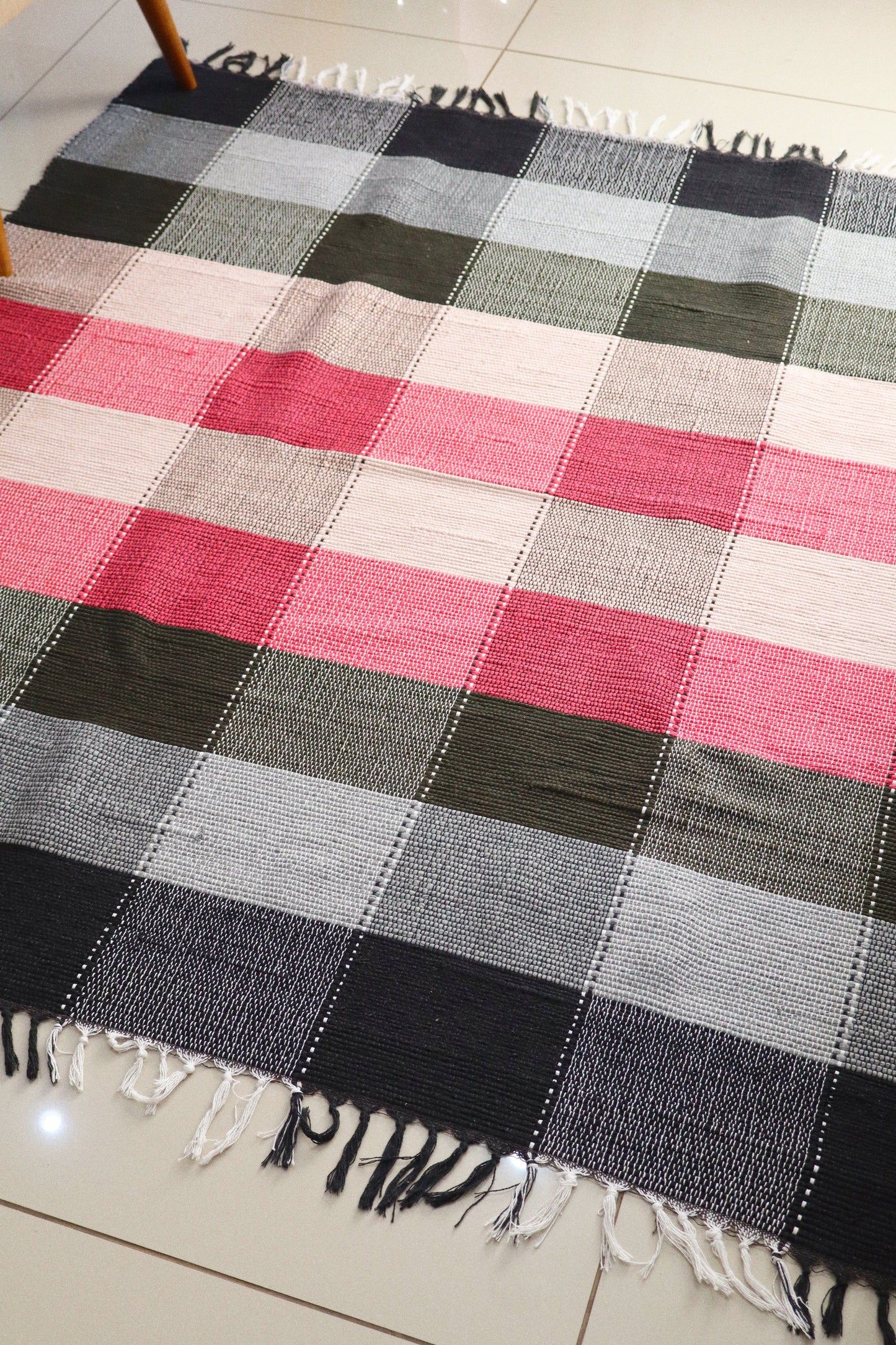 Tapete em Malha Xadrez Preto e Rosa 1,50x1,50m