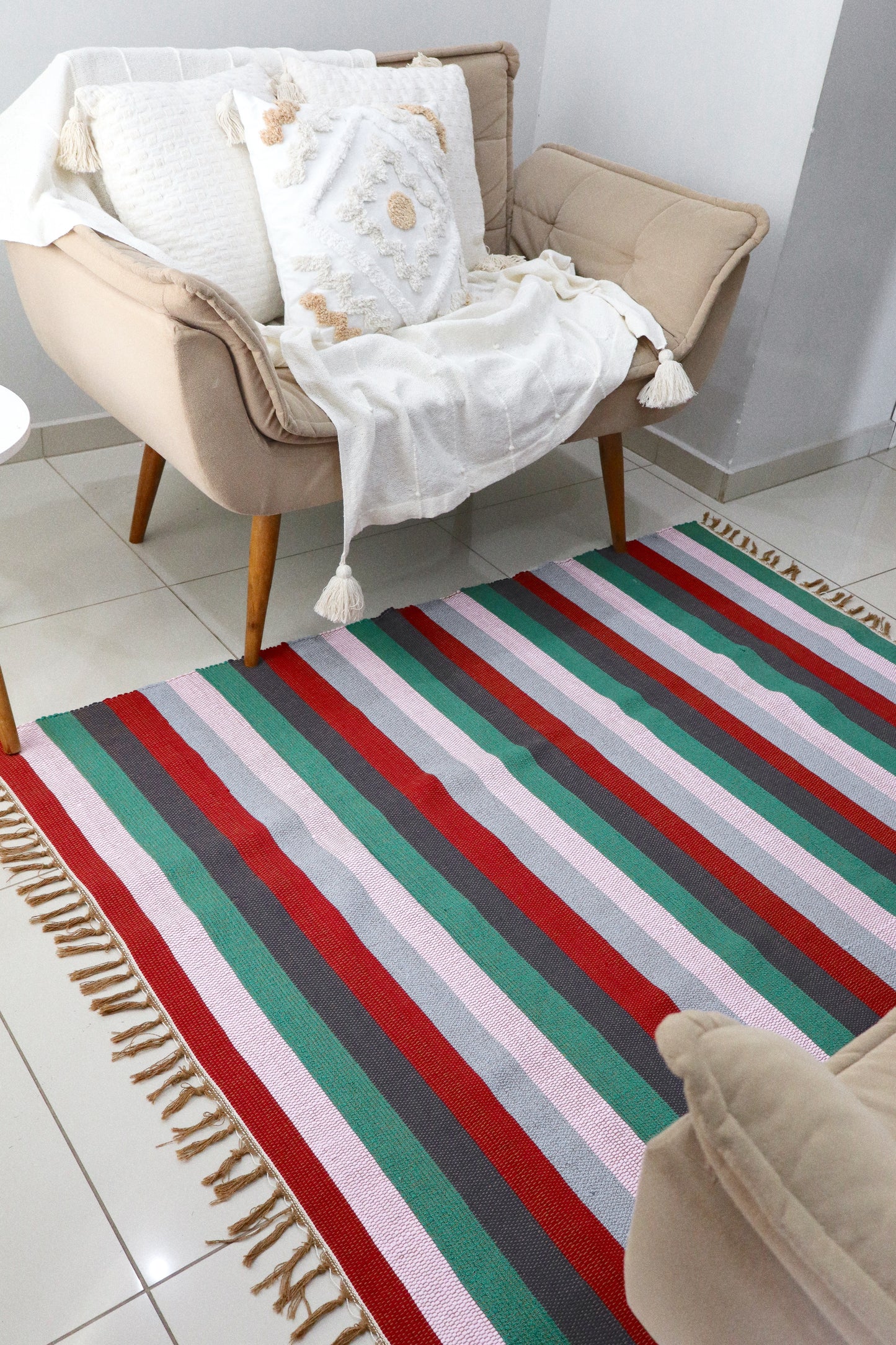 Tapete em Malha Listrado Vermelho, Verde e Cinza 1,50x1,50m