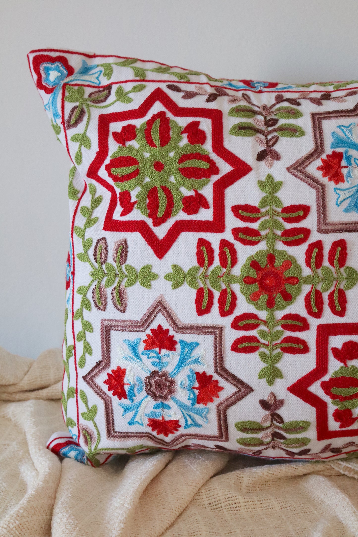 Capa de Almofada Bordada em Linho Indiana 45x45 EST05