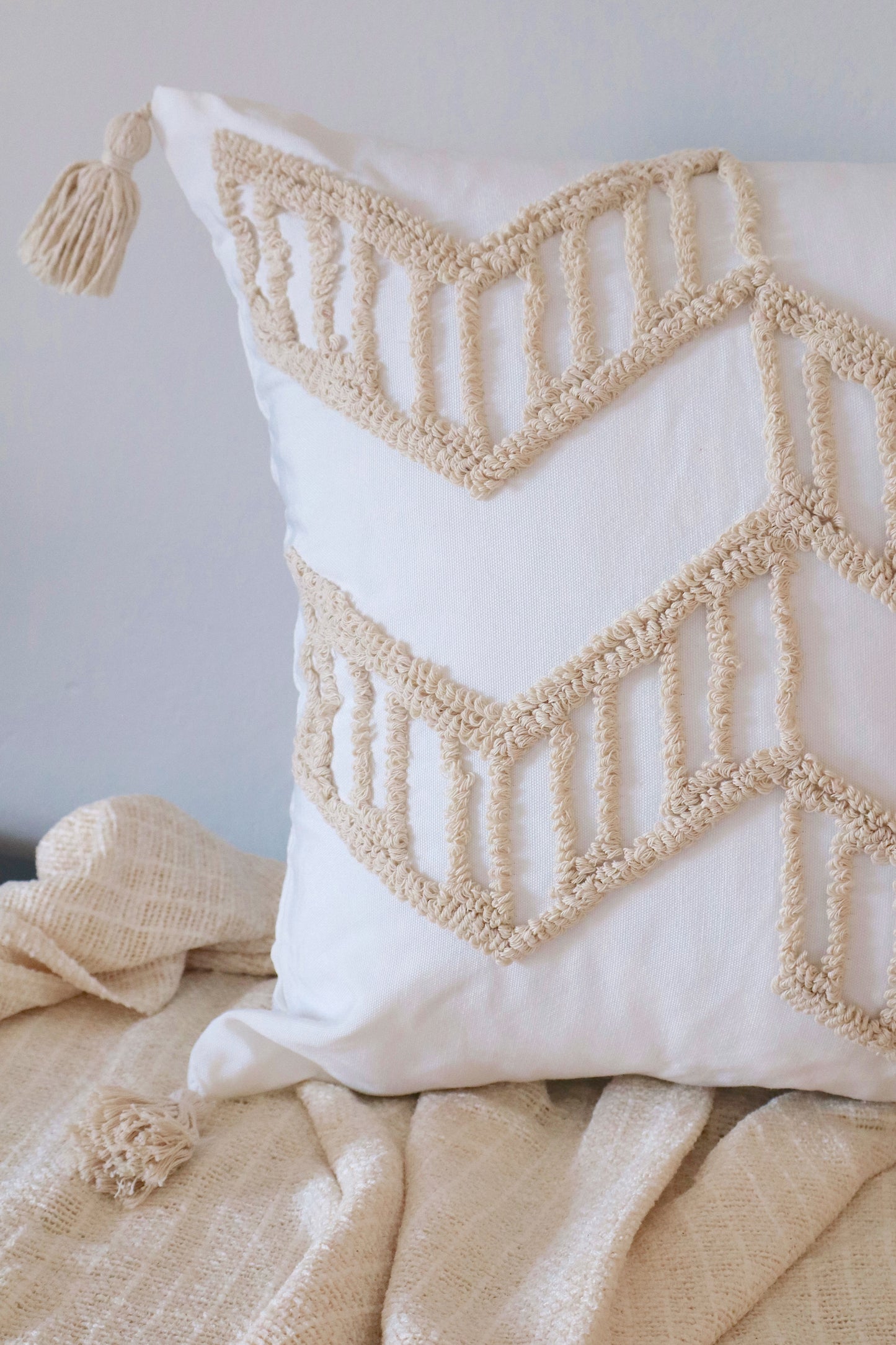 Capa de Almofada Bordada em Linho Tufada Boho 45x45 EST04