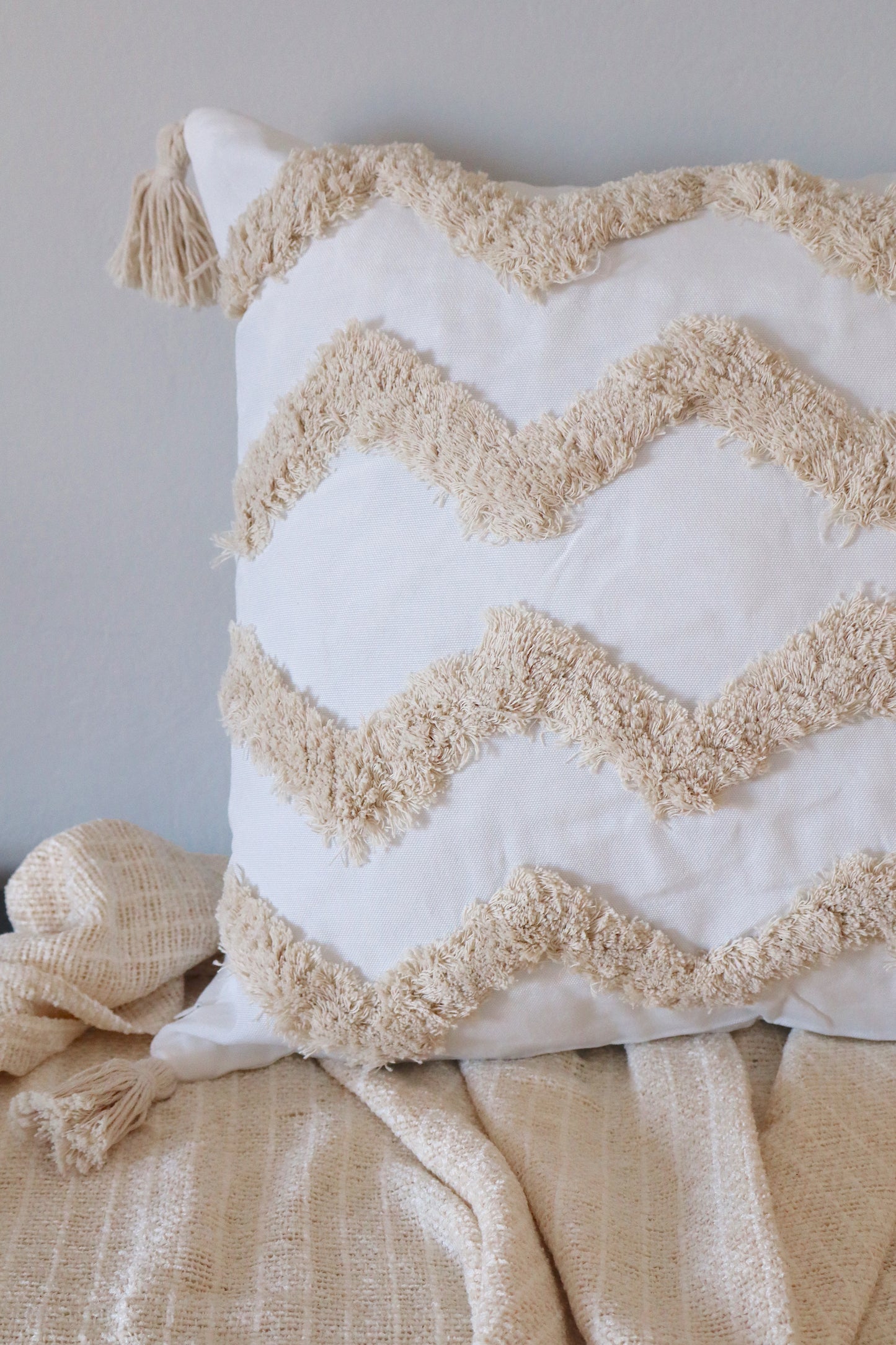 Capa de Almofada Bordada em Linho Tufada Boho 45x45 EST06