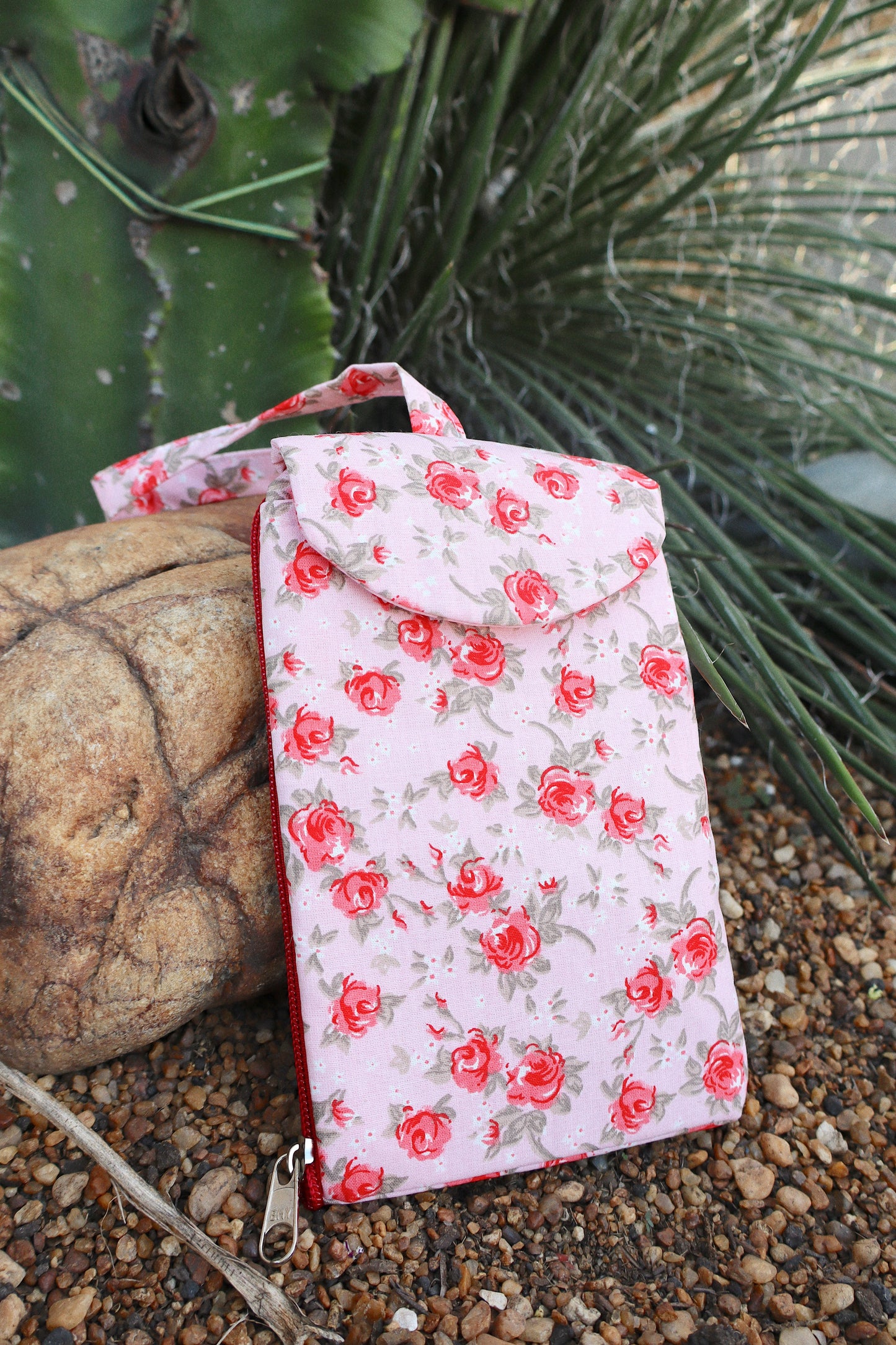 Necessaire Porta Celular Flores Rosa