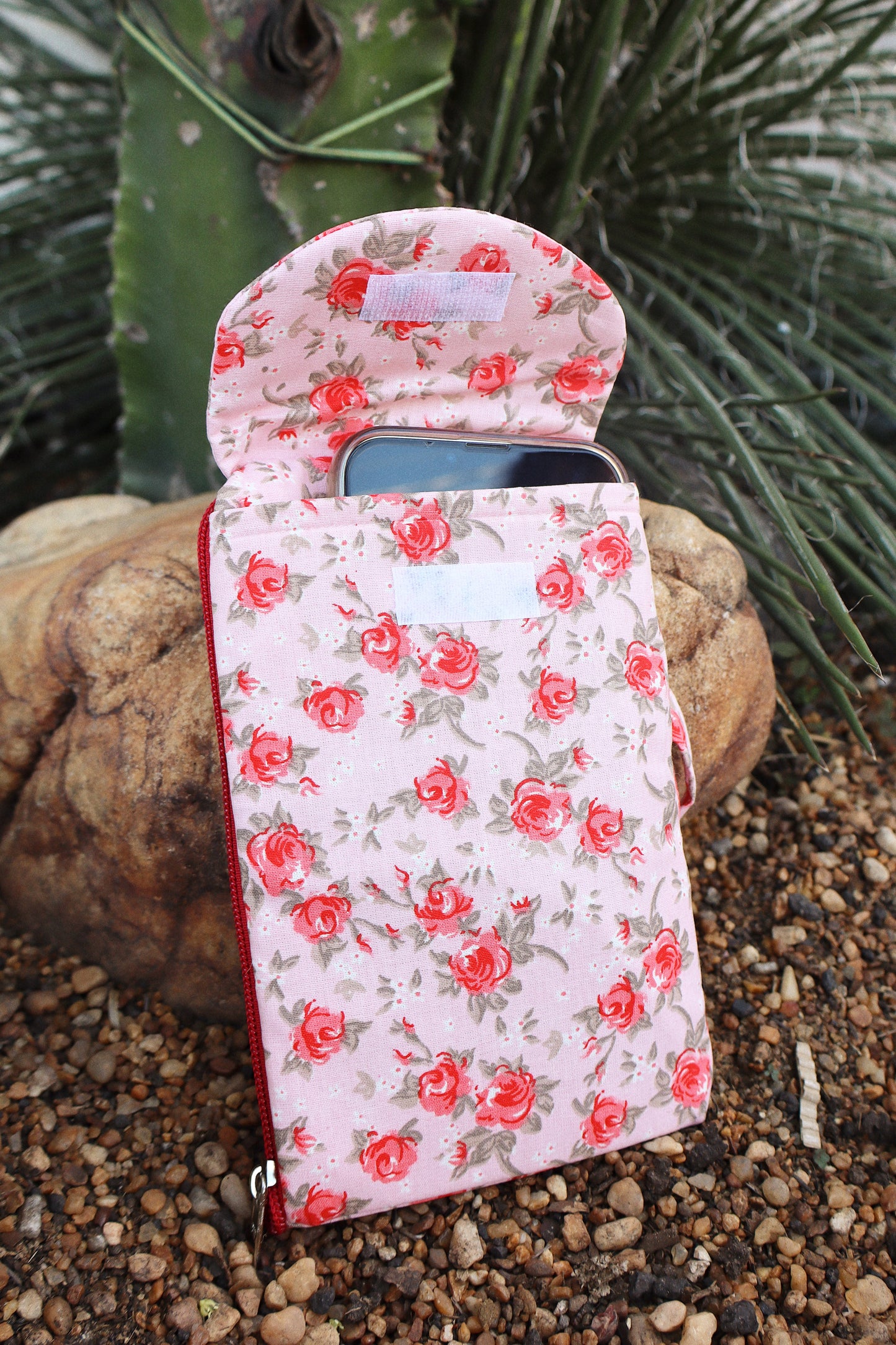 Necessaire Porta Celular Flores Rosa