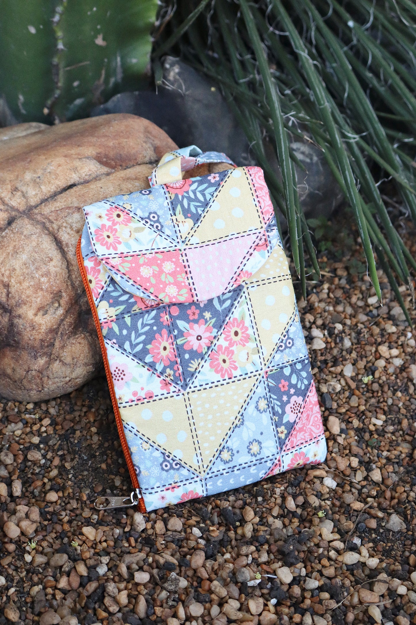 Necessaire Porta Celular Retalhos
