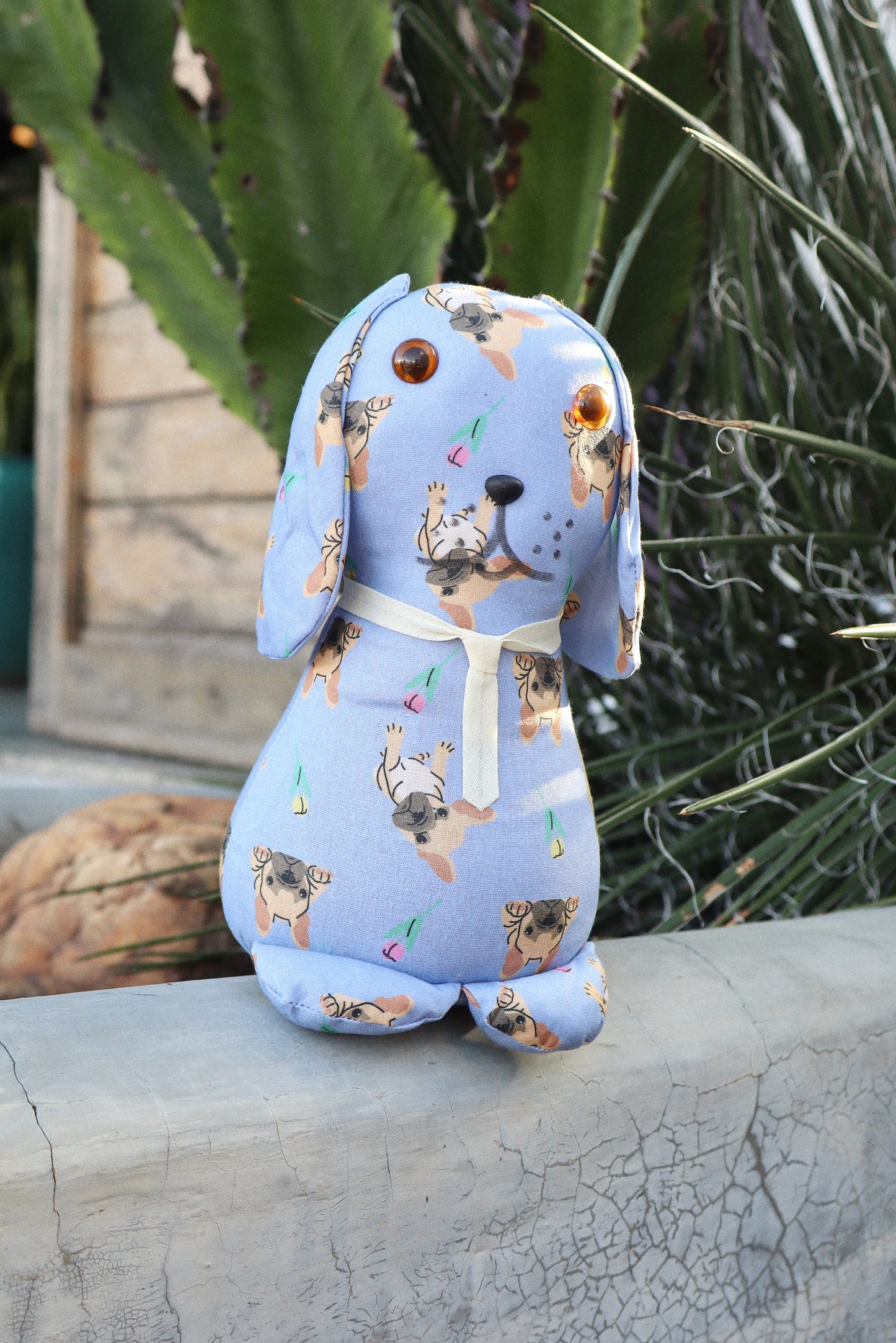 Peso de Porta Cachorro Sentado Azul Claro