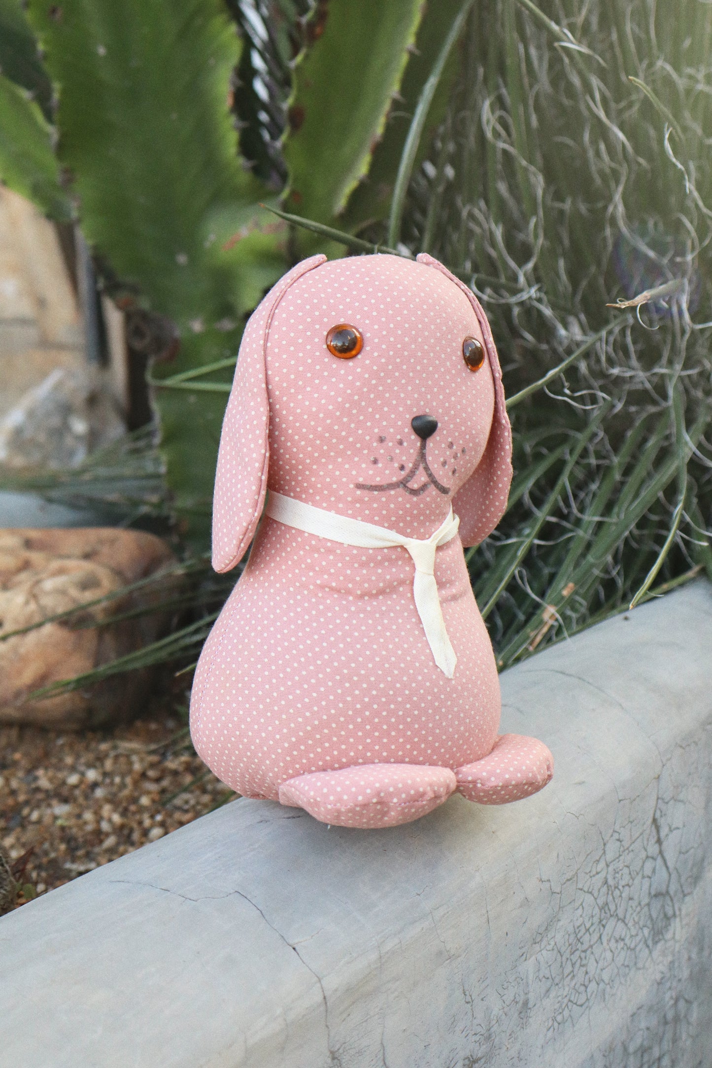 Peso de Porta Cachorro Sentado Poá Rosa Claro