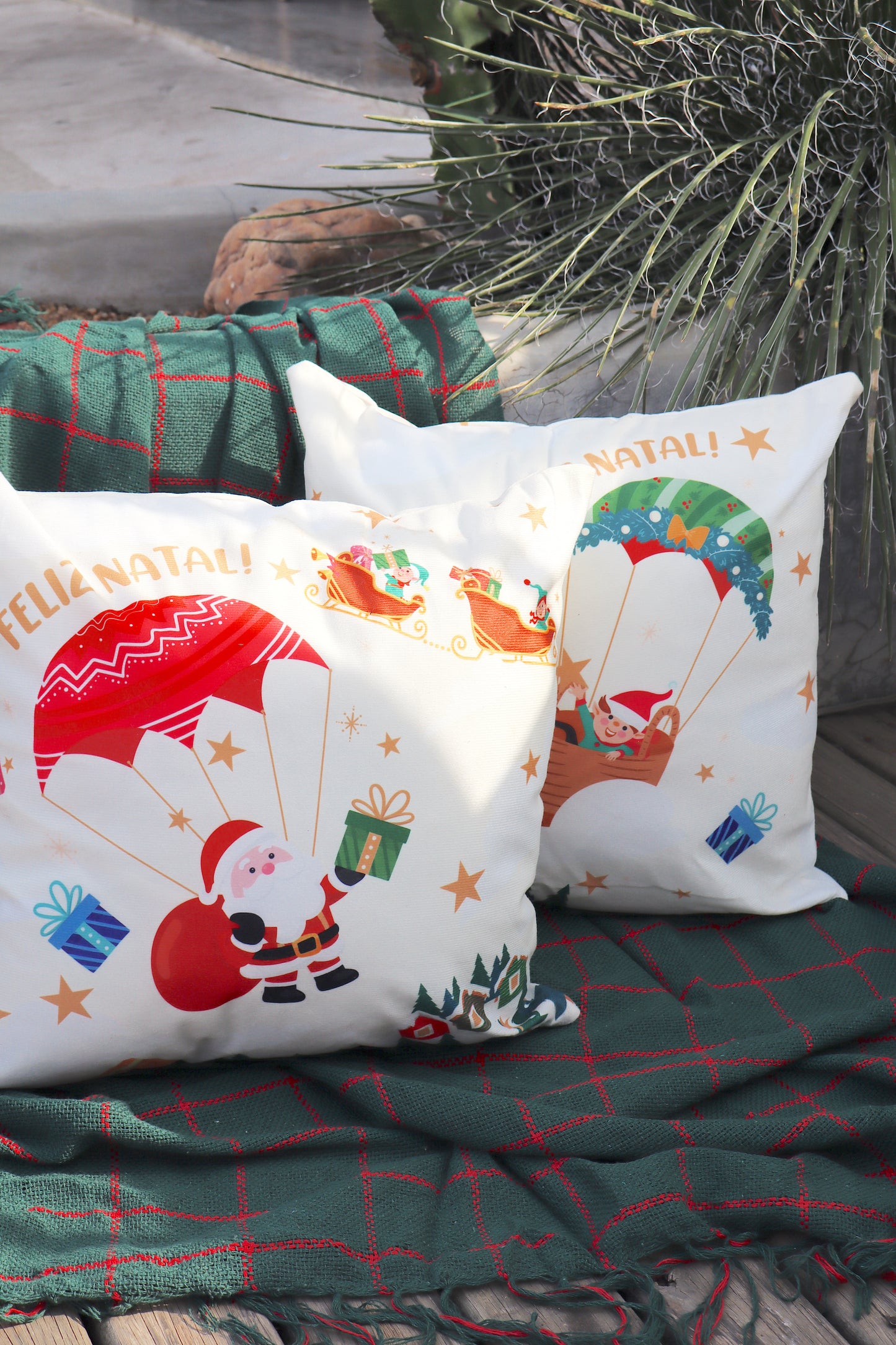 Capa de Almofada Decorativa Dupla Face Feliz Natal Fundo Claro