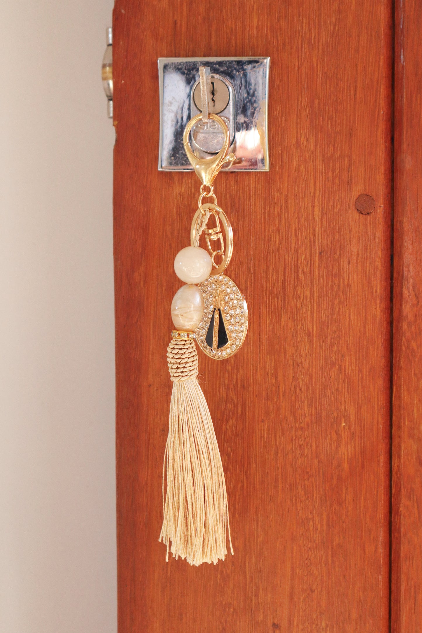 Chaveiro Medalha Strass Nossa Senhora Aparecida com Tassel