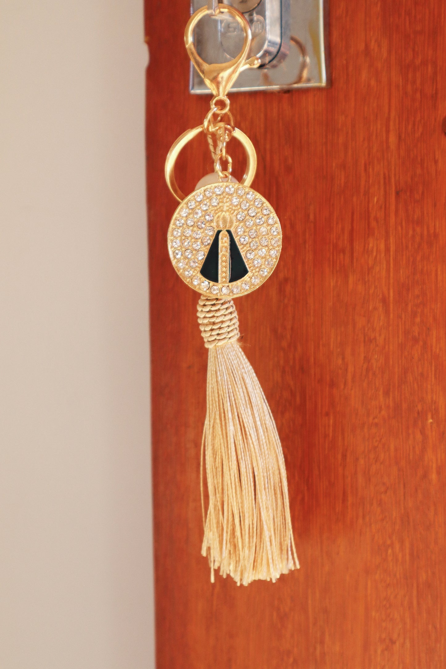 Chaveiro Medalha Strass Nossa Senhora Aparecida com Tassel