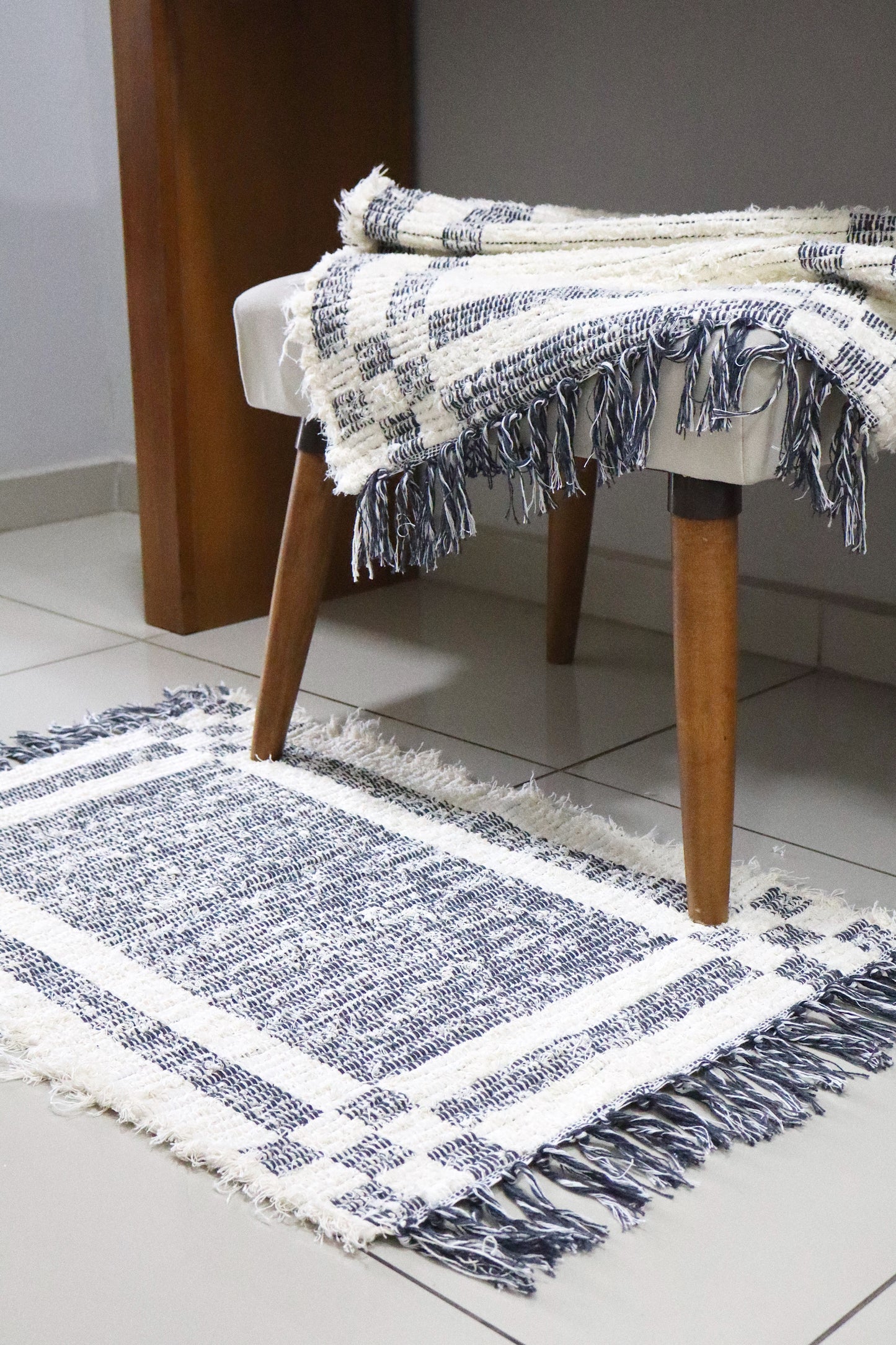 Tapete Algodão Felpudo Dupla Face Grafite 50x80cm