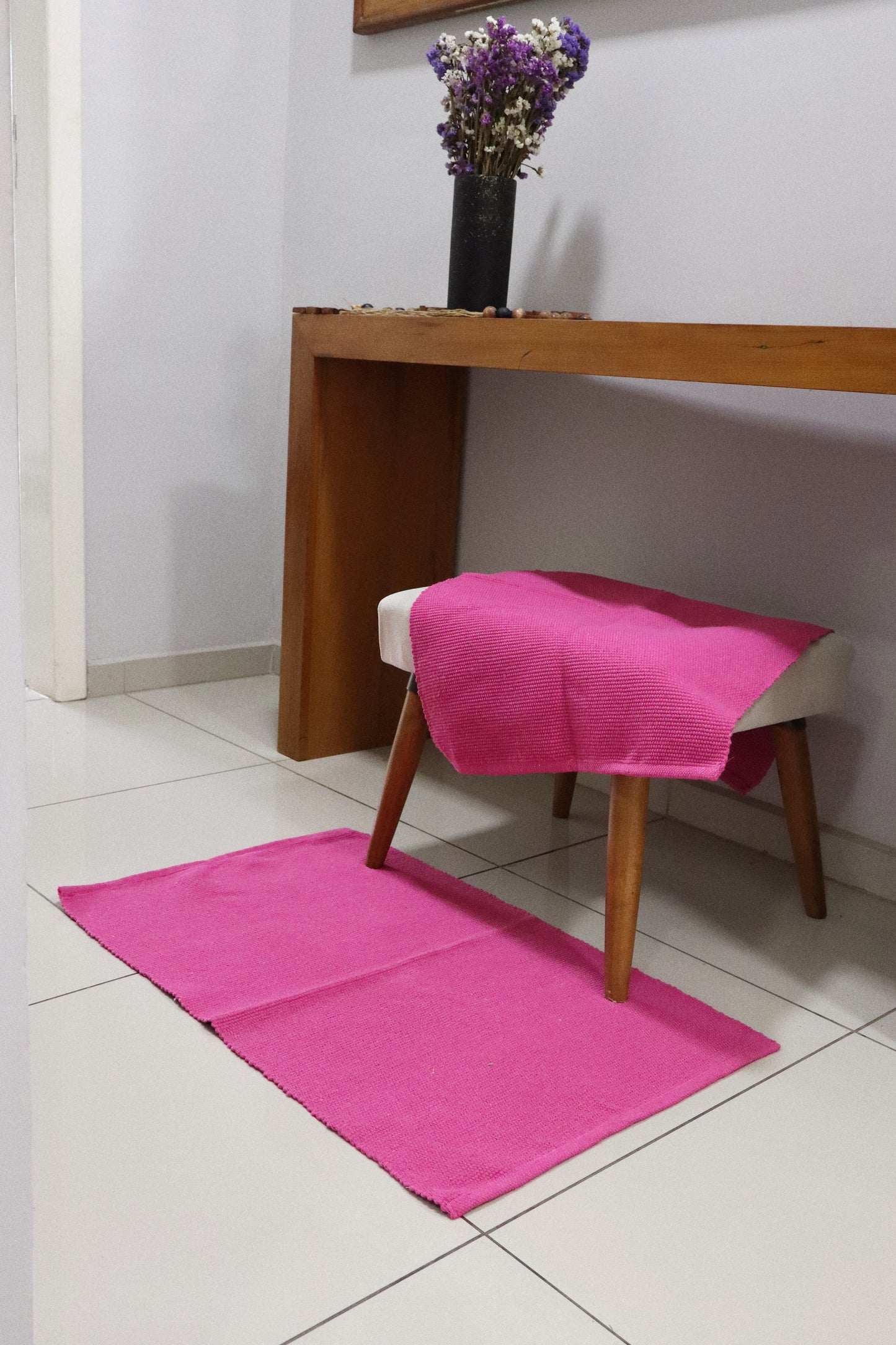 Tapete em Linha Rosa Liso 48x78cm