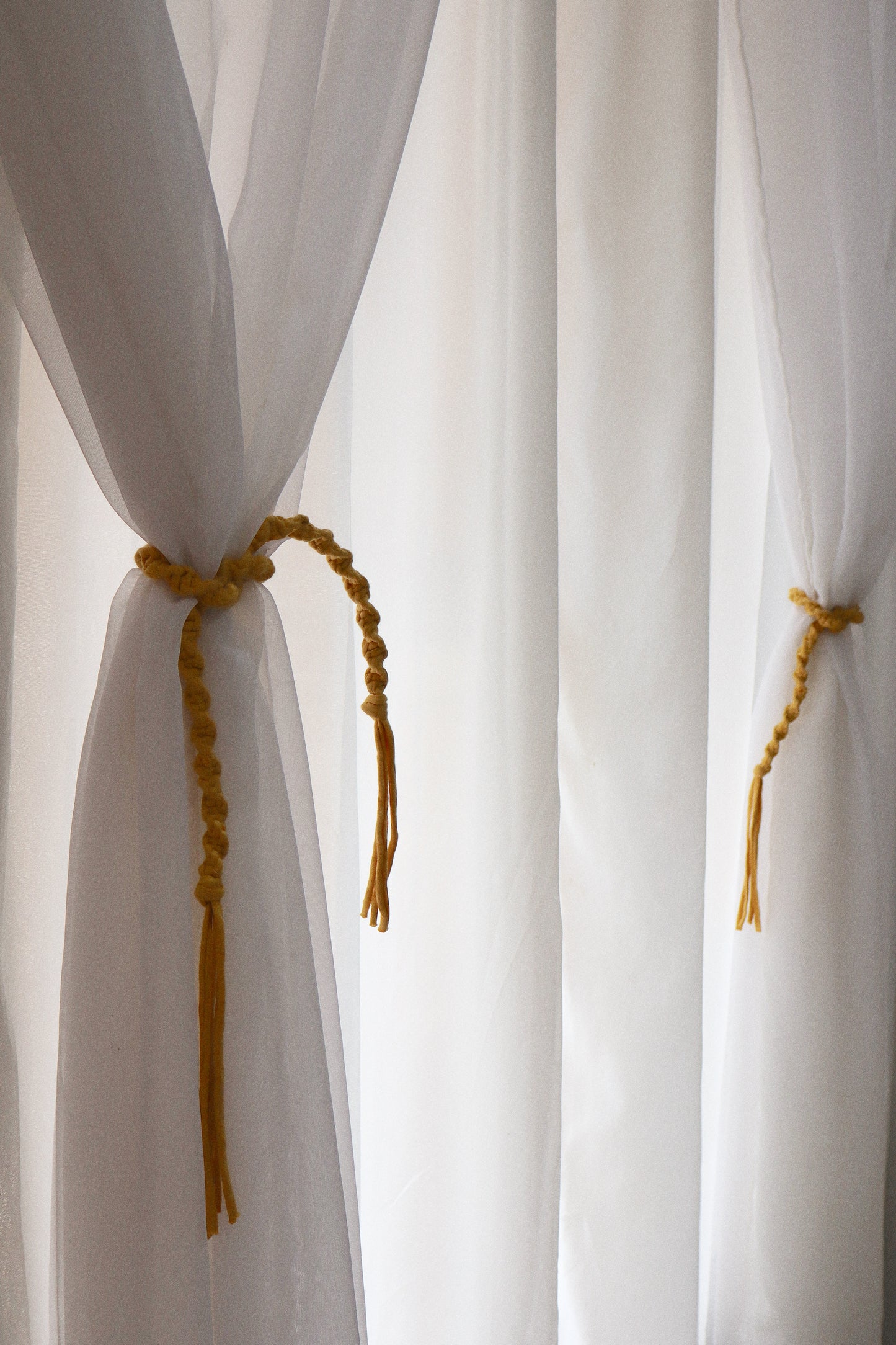 Par Prendedor de Cortina em Macramê Mostarda