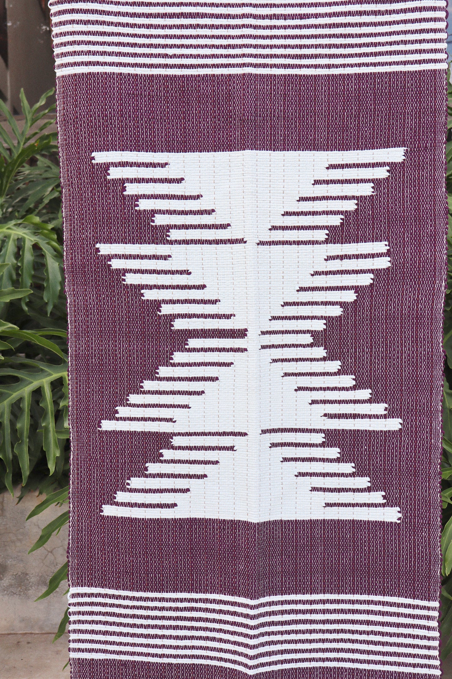 Tapete Médio Malha Bordô com Bico Cru