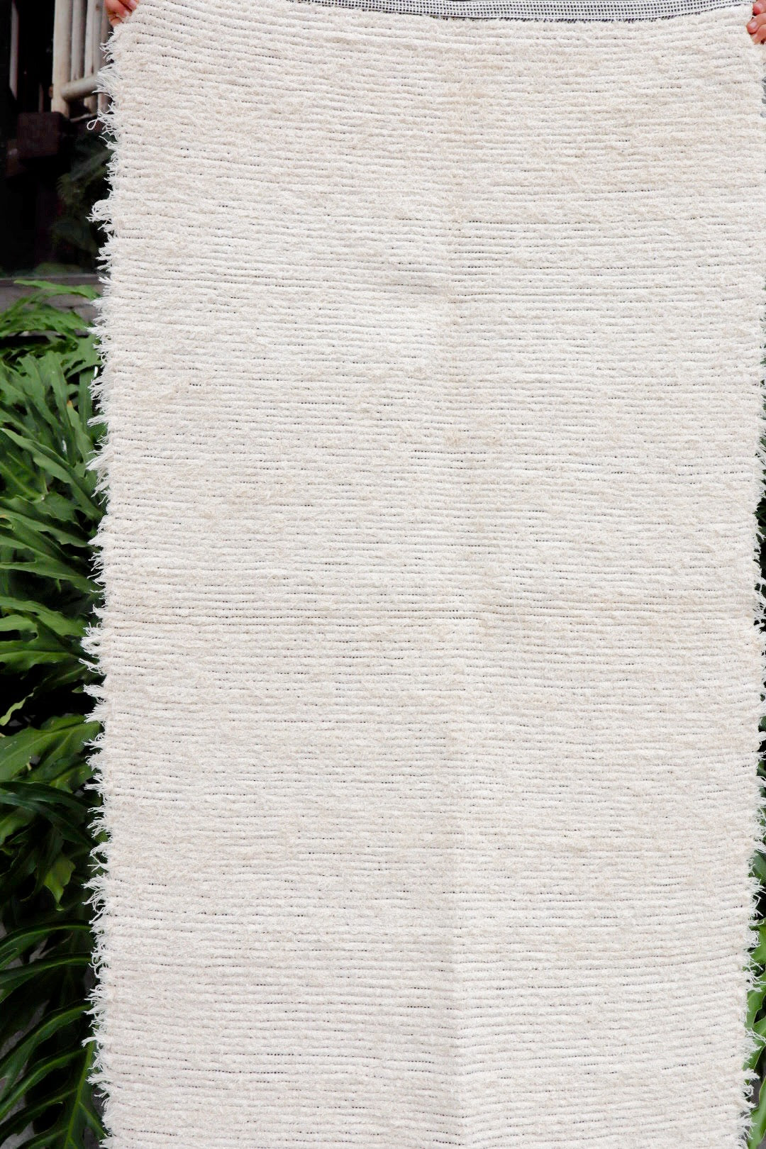 Tapete Médio Dupla Face Felpudo Preto/ Cru Sem Franja 0,80x1,40m