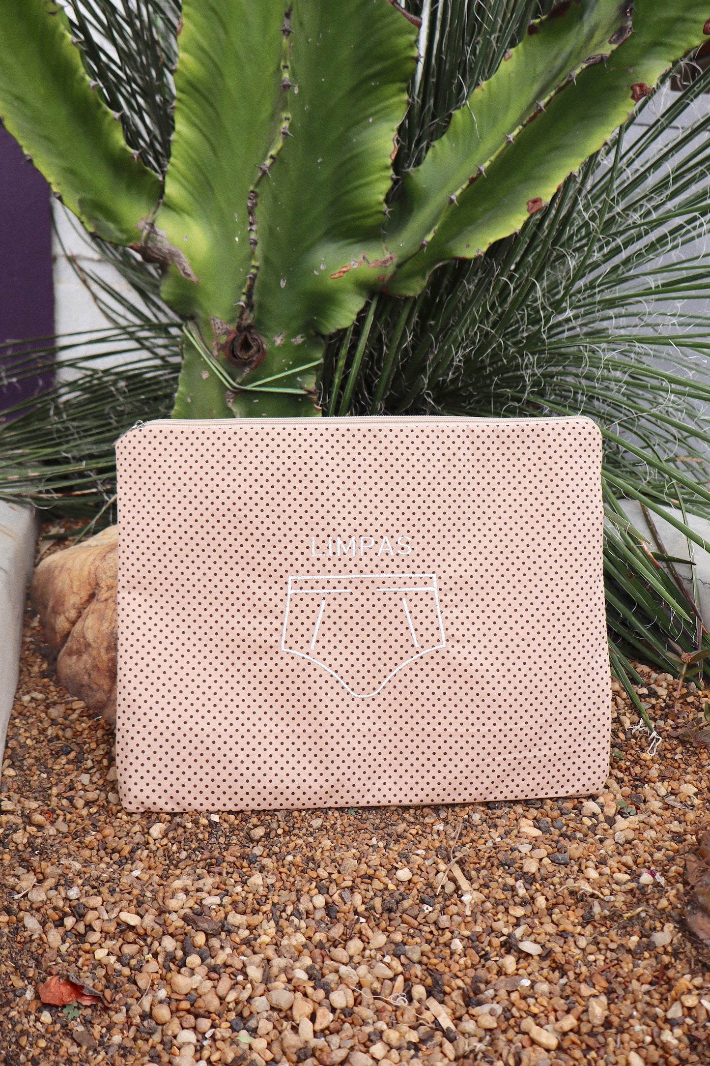 Necessaire Porta Cueca Limpinha Sujinha G Poá Bege e Marrom