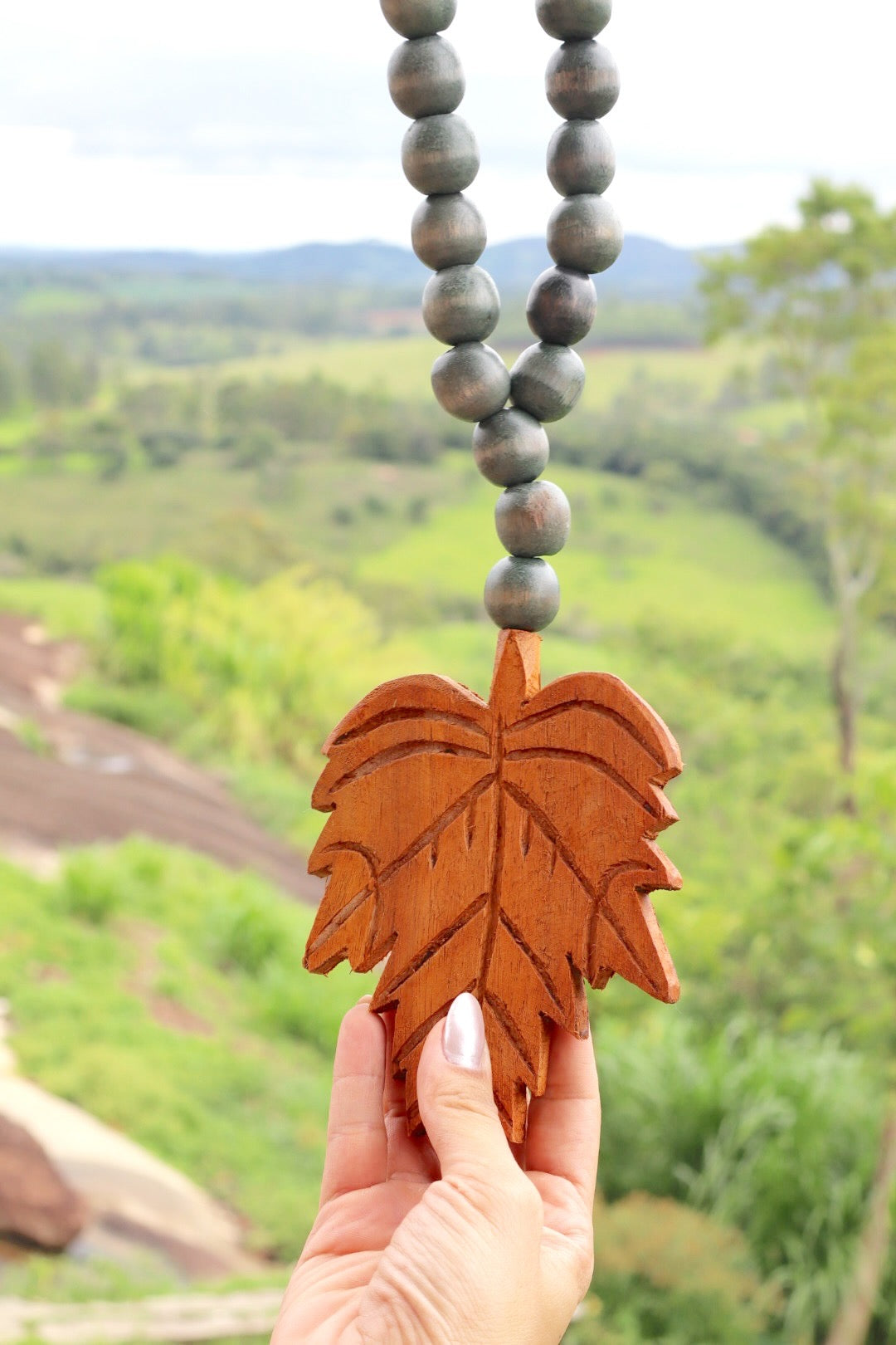 Colar / Terço de Mesa Médio Decorativo Folha Cinza