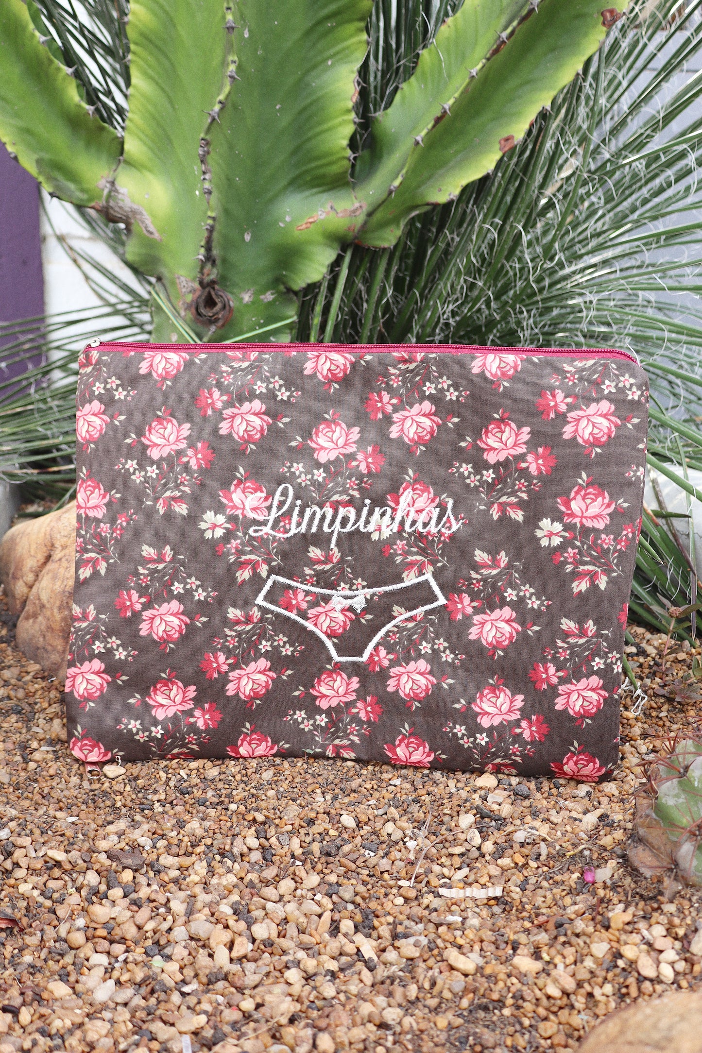 Necessaire Porta Calcinha Limpinha Sujinha G Flores Vermelhas Fundo Marrom