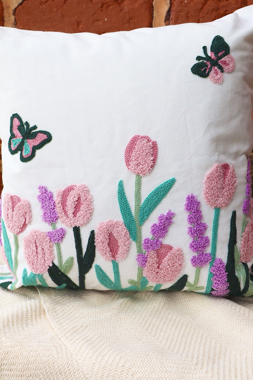 Capa de Almofada Bordada em Linho 45x45 Flores EST012