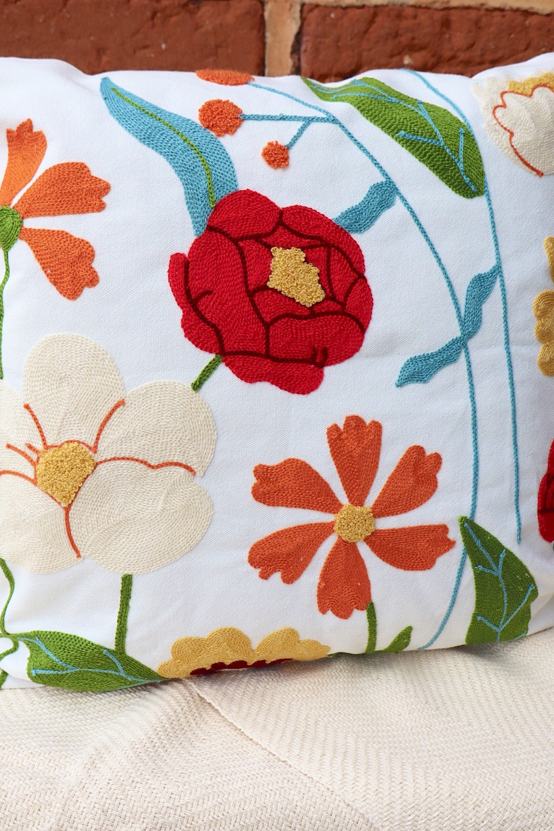 Capa de Almofada Bordada em Linho 45x45 Flores EST015