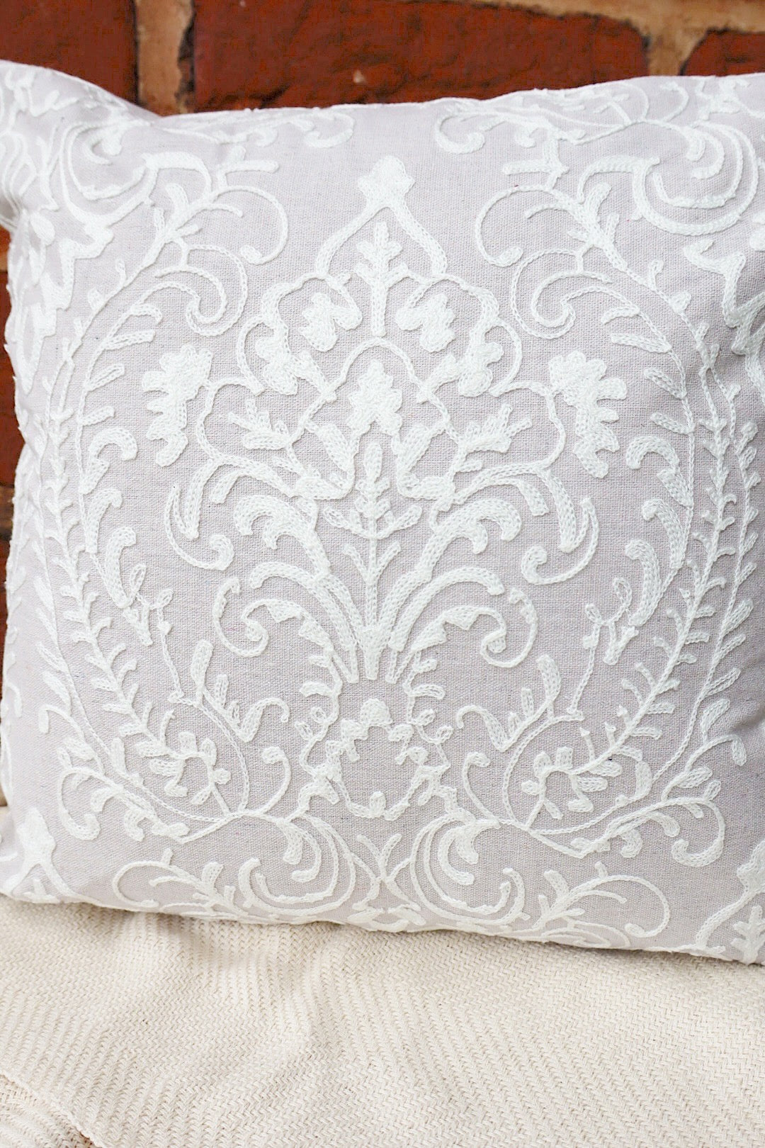 Capa de Almofada Bordada em Linho 45x45 Nude EST005