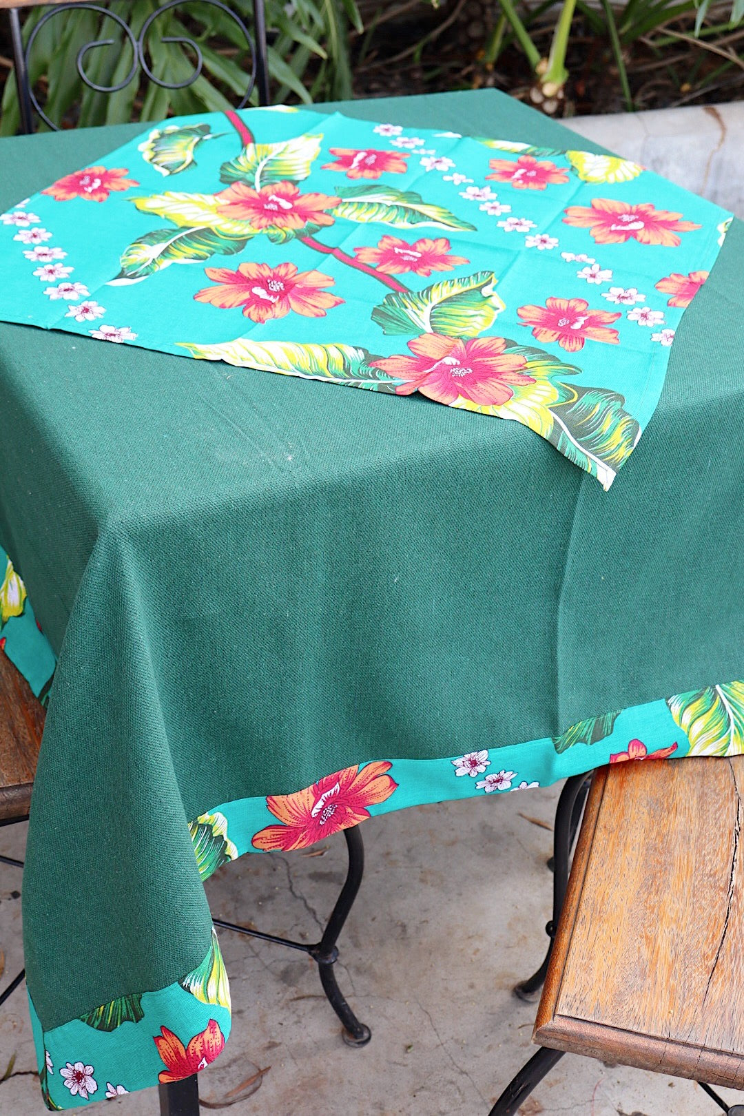 Toalha de Mesa com Barra de Chita Verde/ TIfanny com Composê 1,5mx1,5m