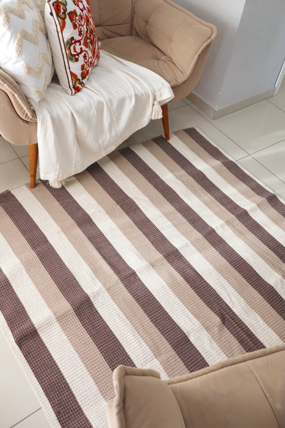 Tapete em Linha Listrado Marrom, Bege e Cru 1,50x1,50m