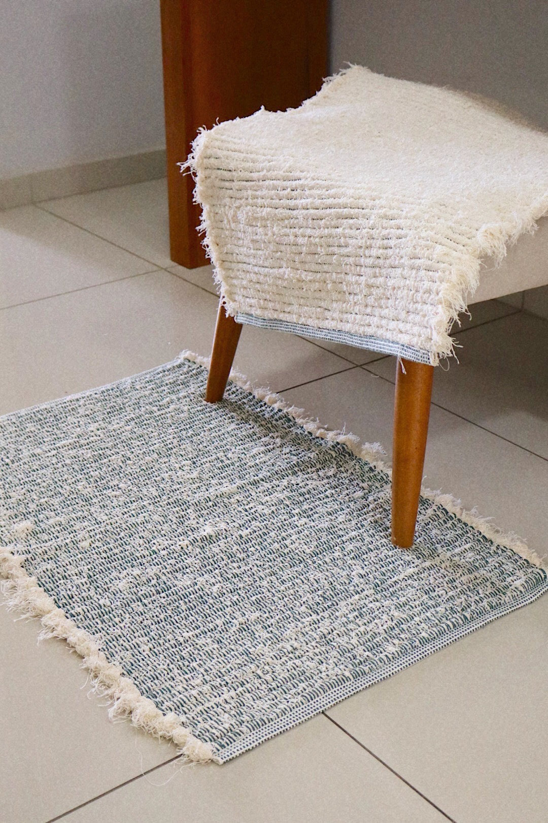 Tapete Algodão Felpudo Dupla Face Verde sem Franja 50x80cm