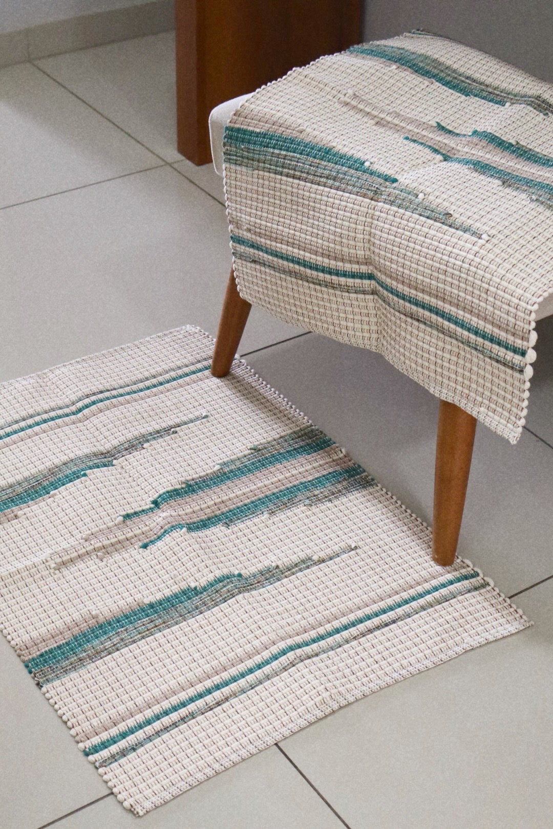 Tapete em Linha Bico Tifanny 48x78cm