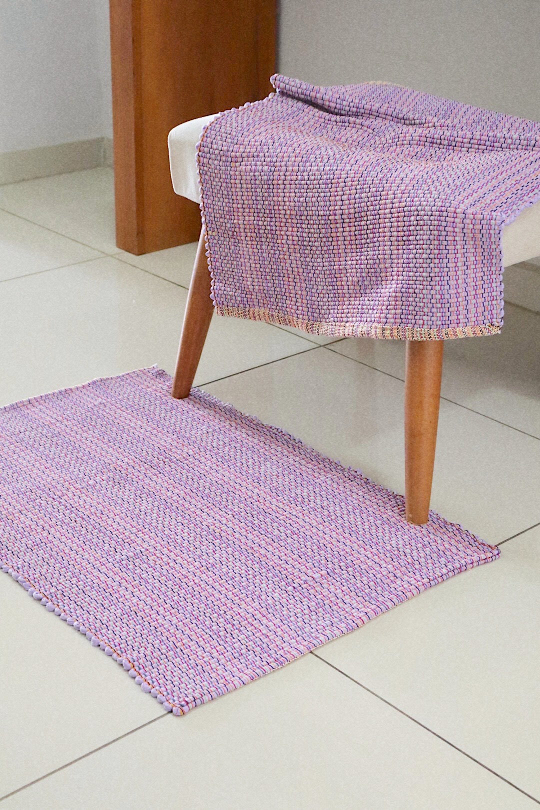 Par de Tapete de Malha Sem Franja Liso Lilás
