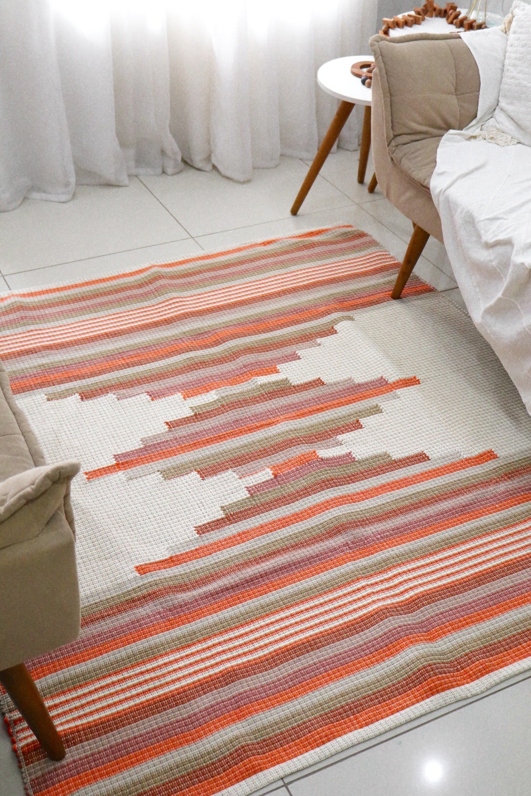Tapete de Bico Linha Trabalhado Colorido Laranja 1,50x1,50m
