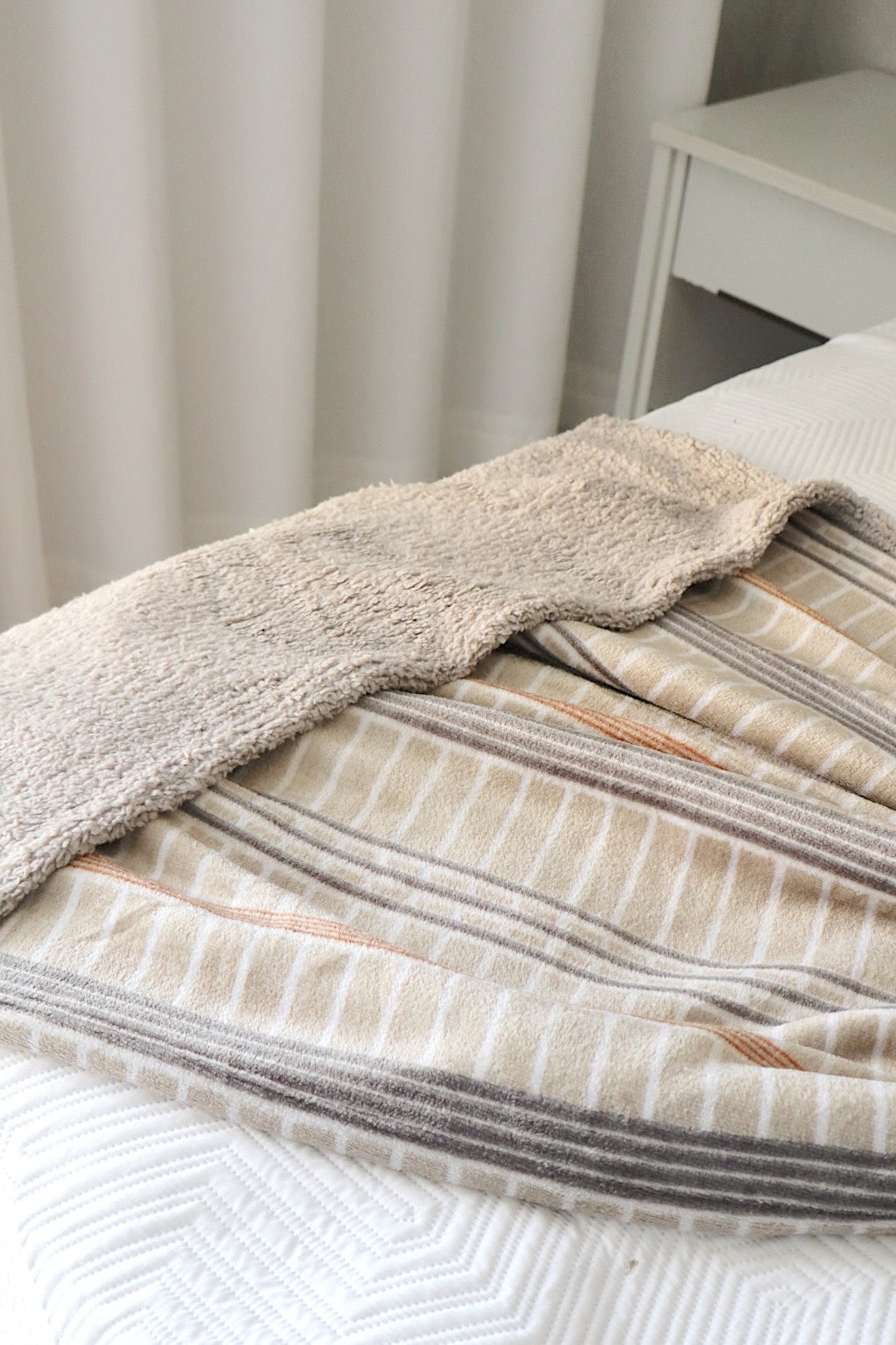 Manta Microfibra Sherpa Pelo Carneiro Listrada