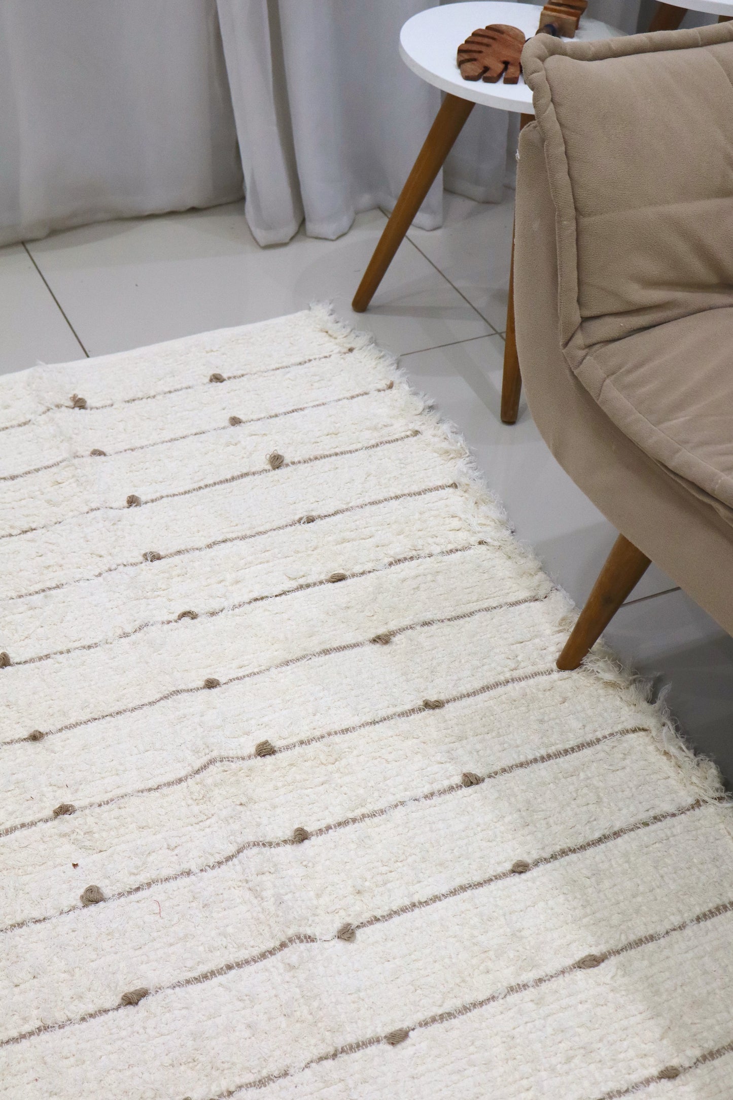 Tapete Algodão Puxadinho Pompom Café com Leite 1,50x2,00m