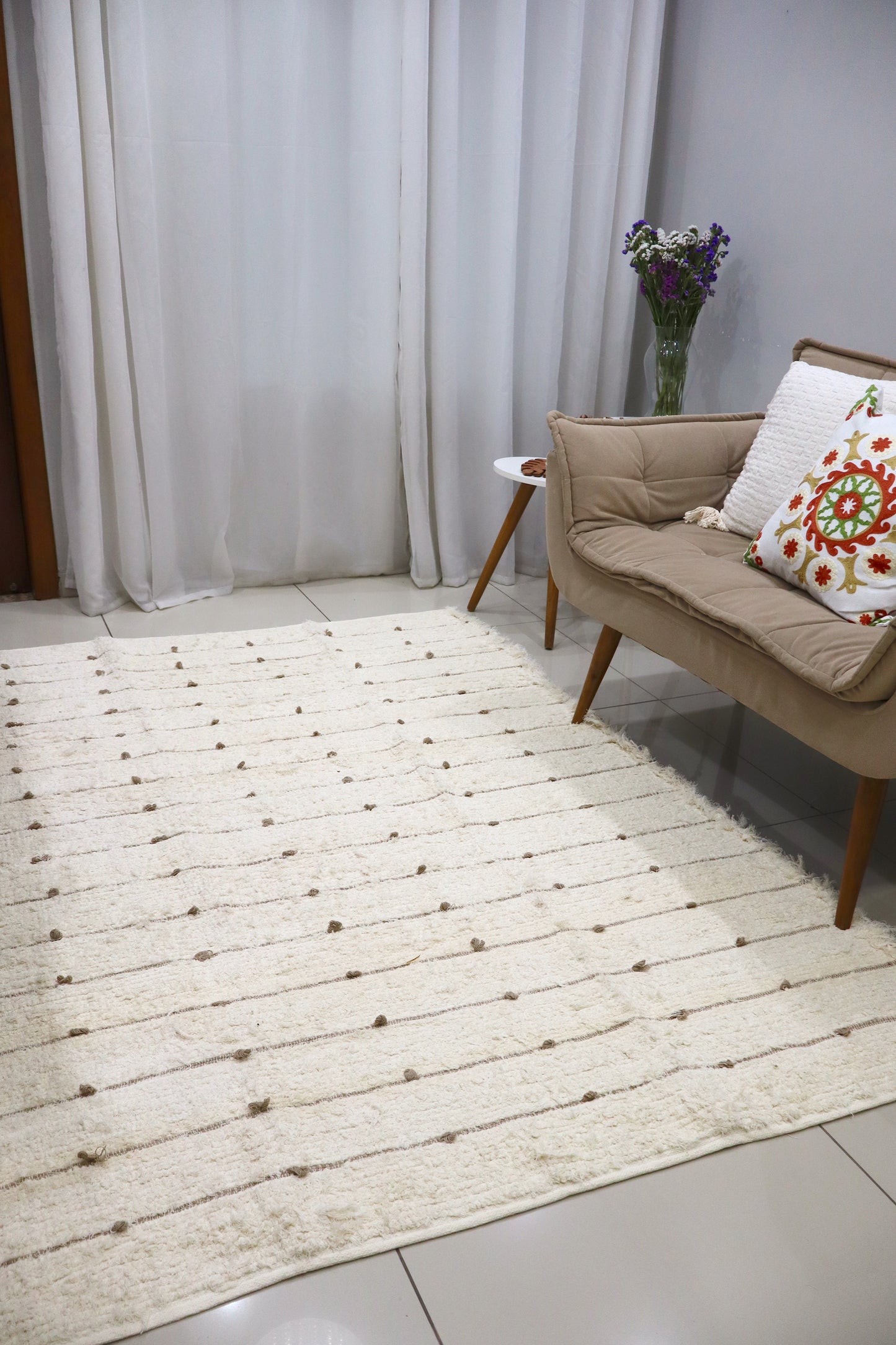 Tapete Algodão Puxadinho Pompom Café com Leite 1,50x2,00m