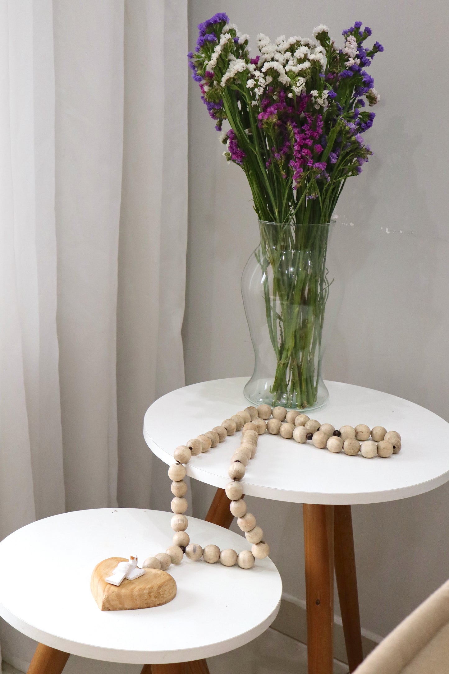 Colar / Terço de Mesa Decorativo Coração com Divino Bege