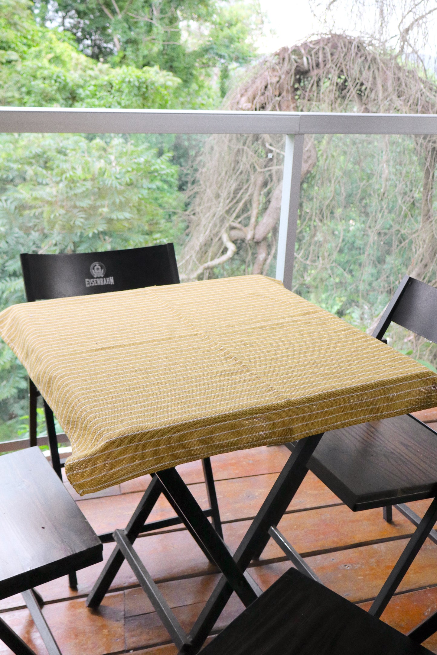 Toalha de Mesa Quadrada Listrada Mostarda 0,70x0,70m