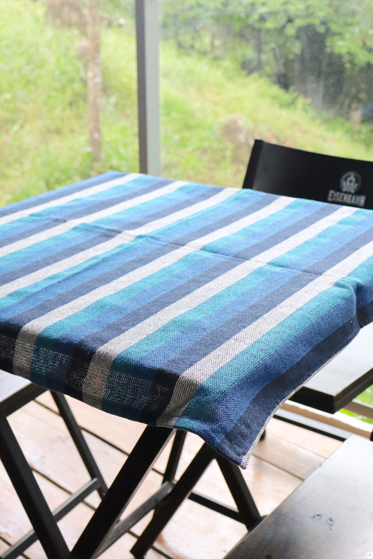 Toalha de Mesa Quadrada Listrada Azul e Cinza 0,70x0,70m