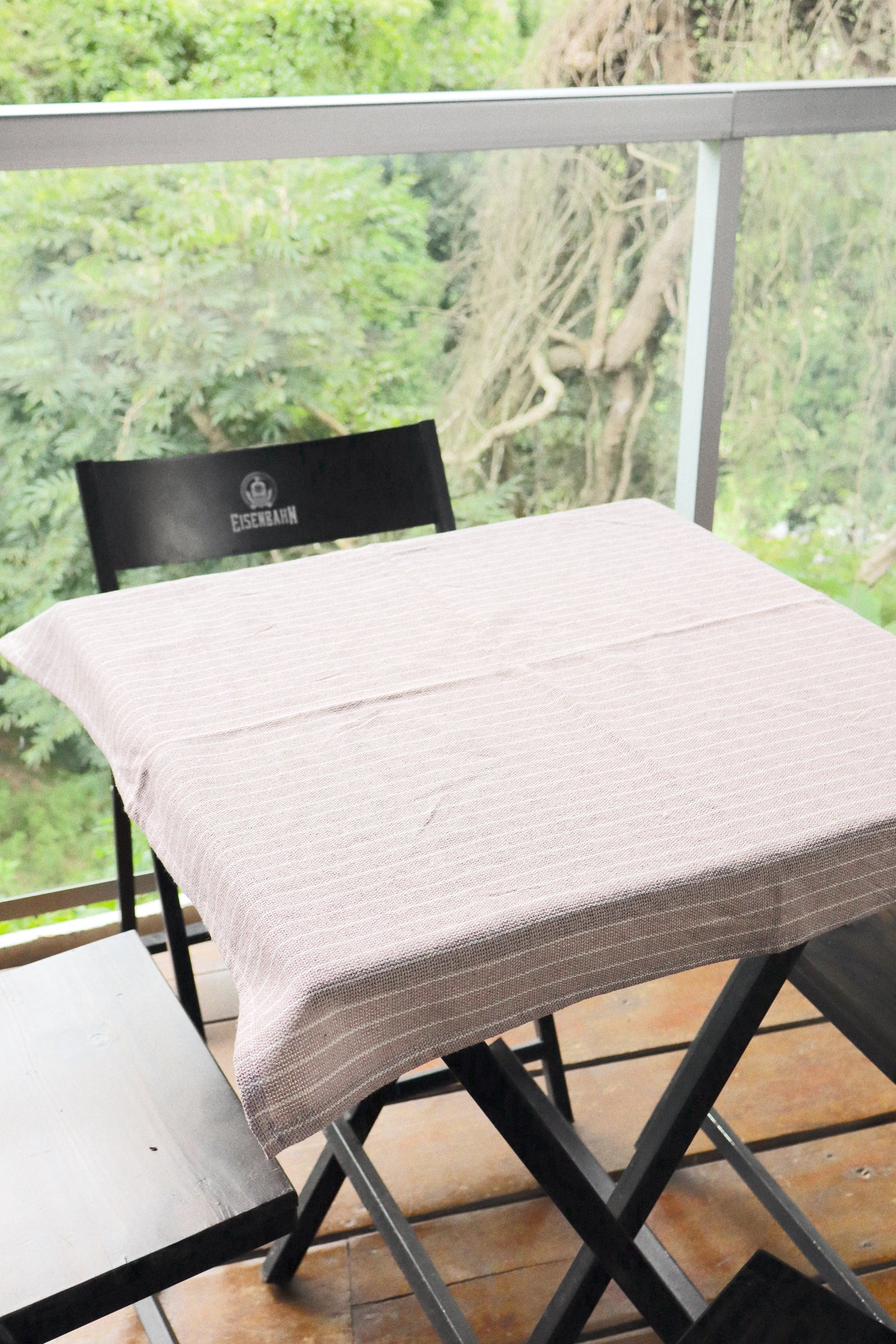 Toalha de Mesa Quadrada Listrada Nude 0,70x0,70m