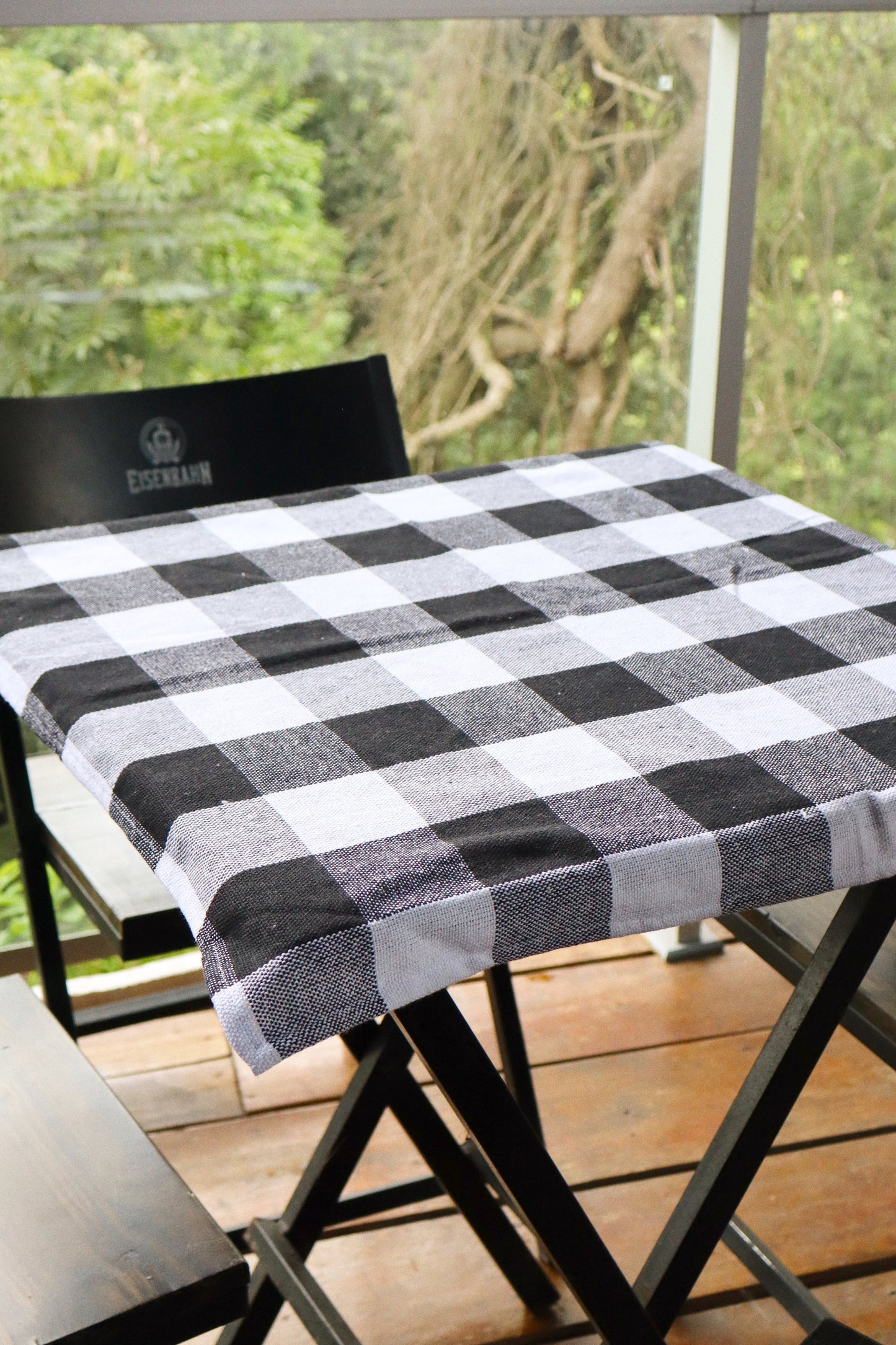 Toalha de Mesa Quadrada Xadrez Preta e Branca 0,70x0,70m