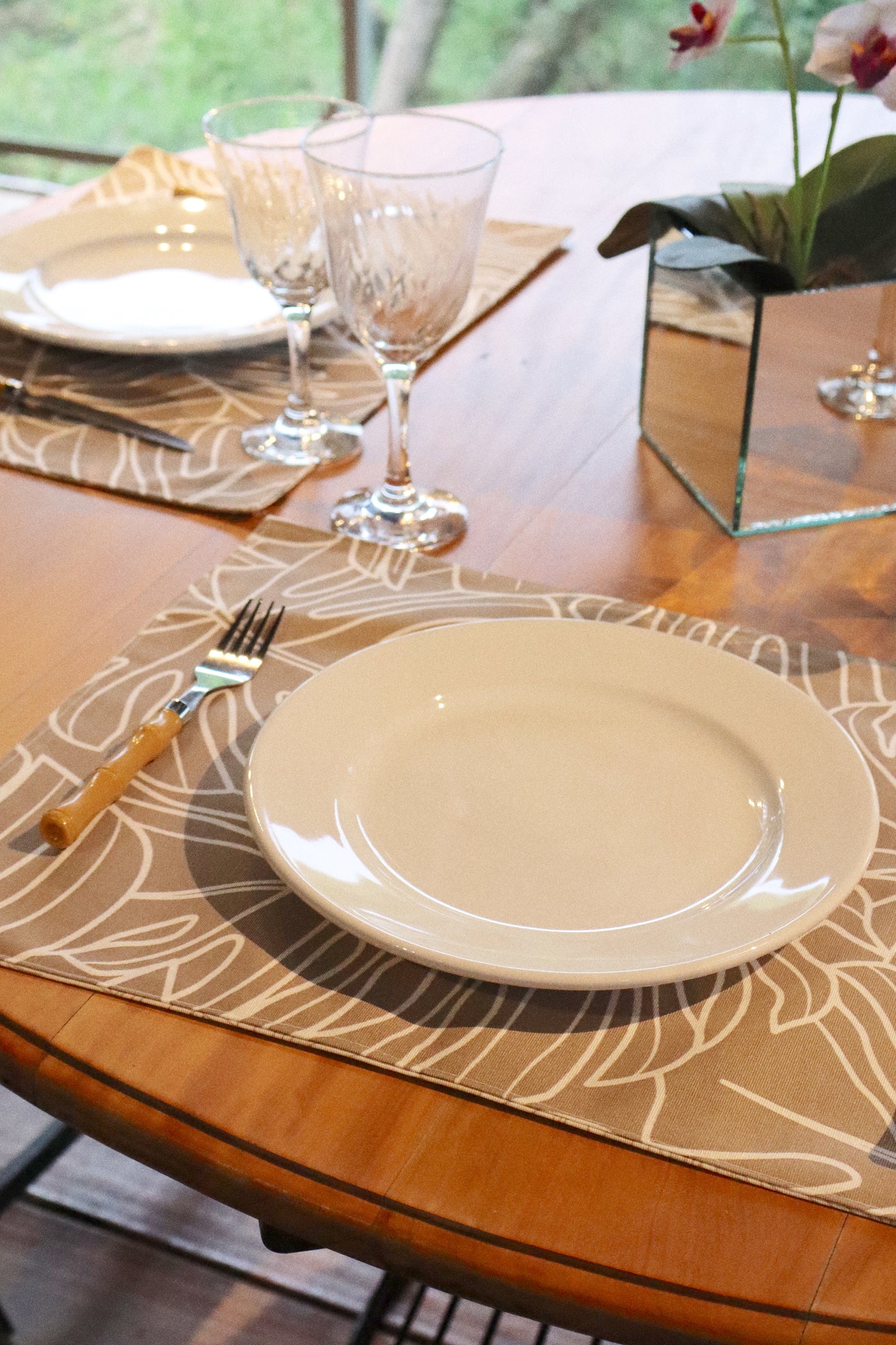 Lugar Americano Dupla Face Impermeável Folhas / Costela de Adão Bege