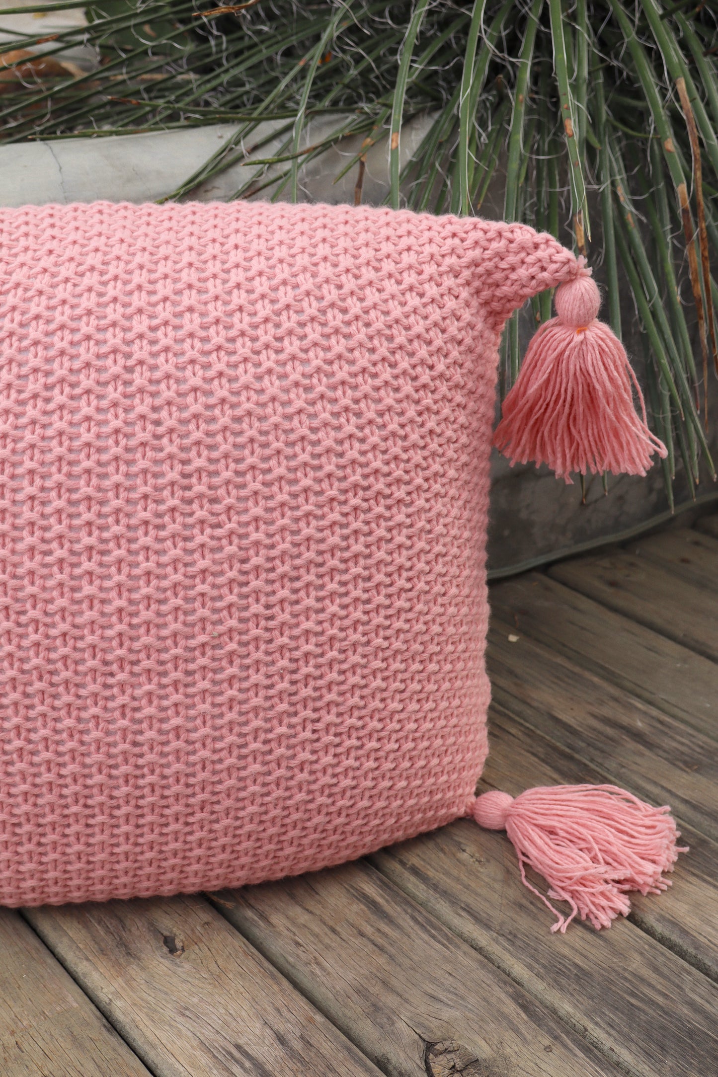 Capa de Almofada Pompom Decorativa Tricô Rosa Claro 45x45cm