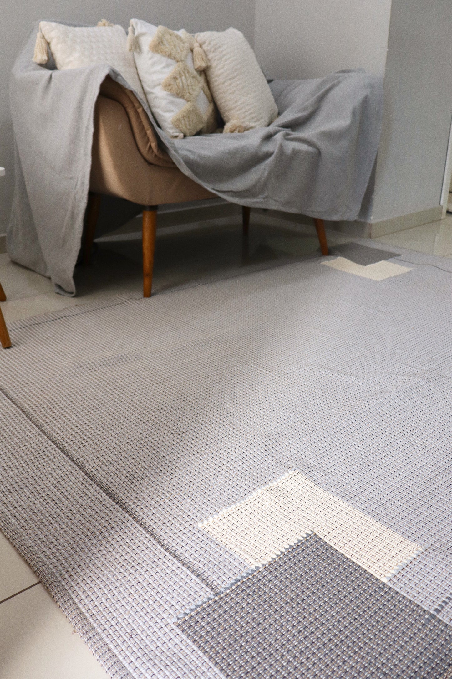 Tapete Linha Trabalhado Bico Lateral Cinza 1,50x2,00m