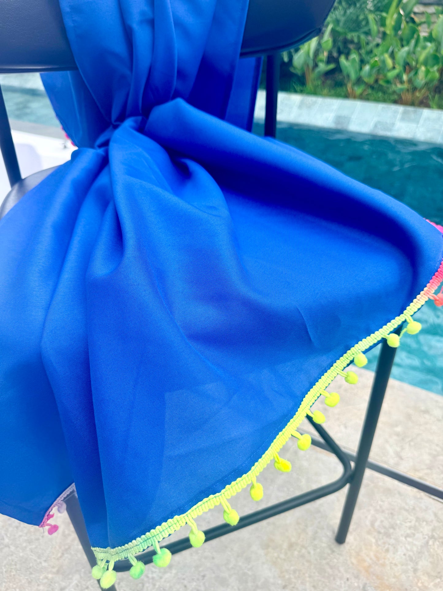 Canga Saída de Praia Azul com Pompom Colorido