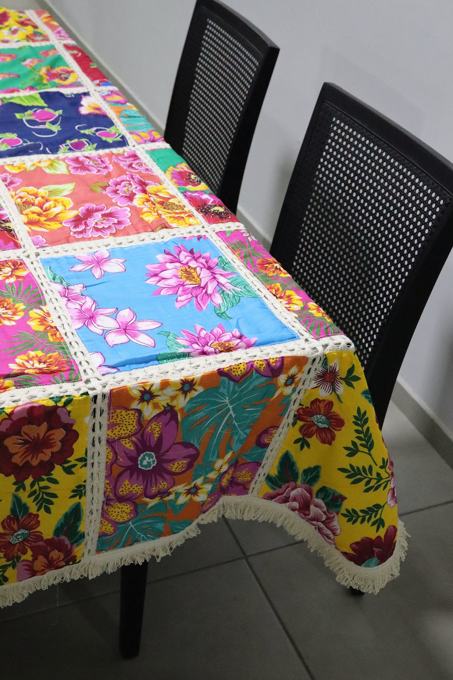 Toalha De Mesa Retalho Chita Bainha 2,20x1,40m