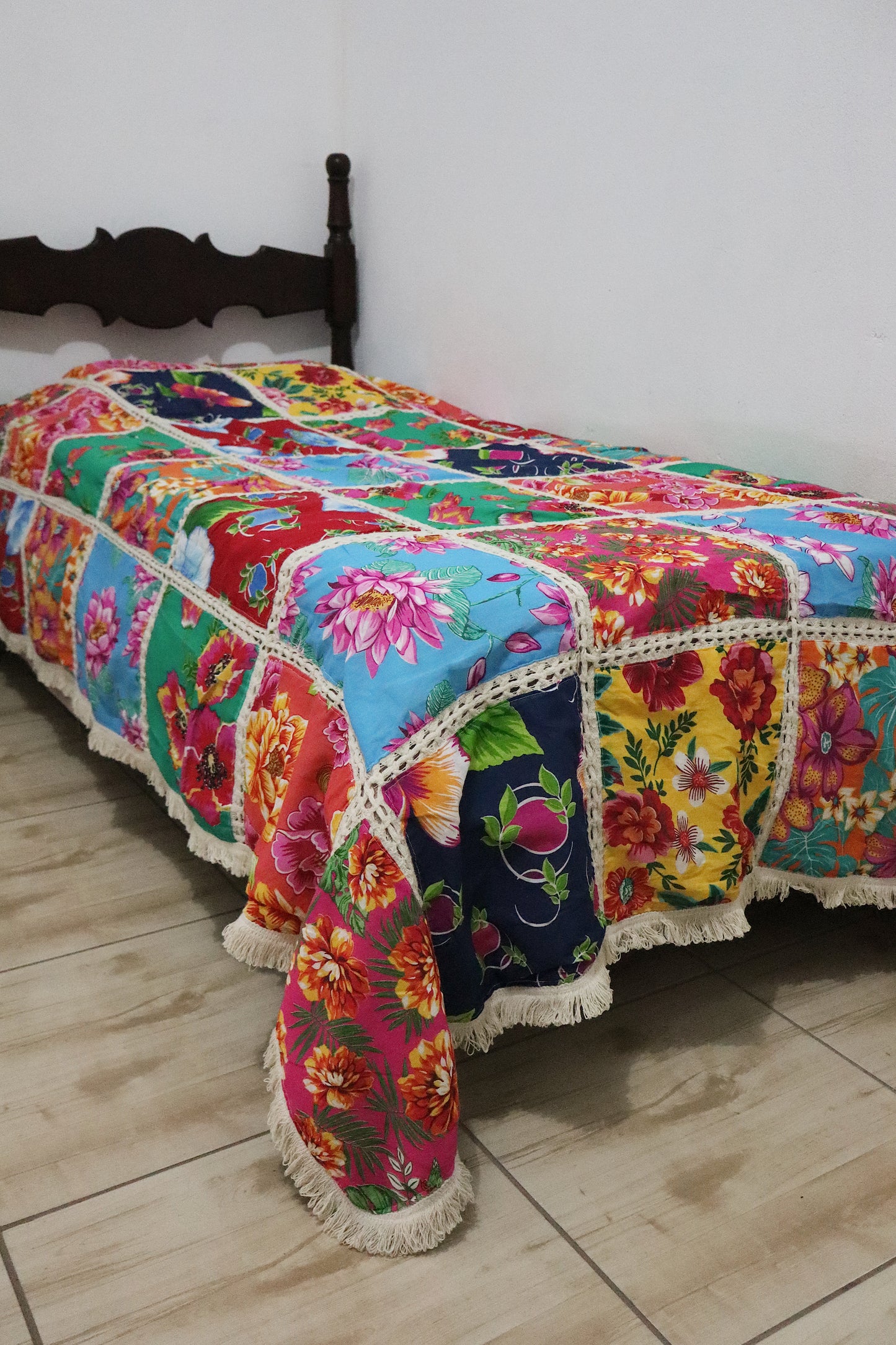 Colcha Solteiro Retalho Chita Bainha 1,40x2,20m