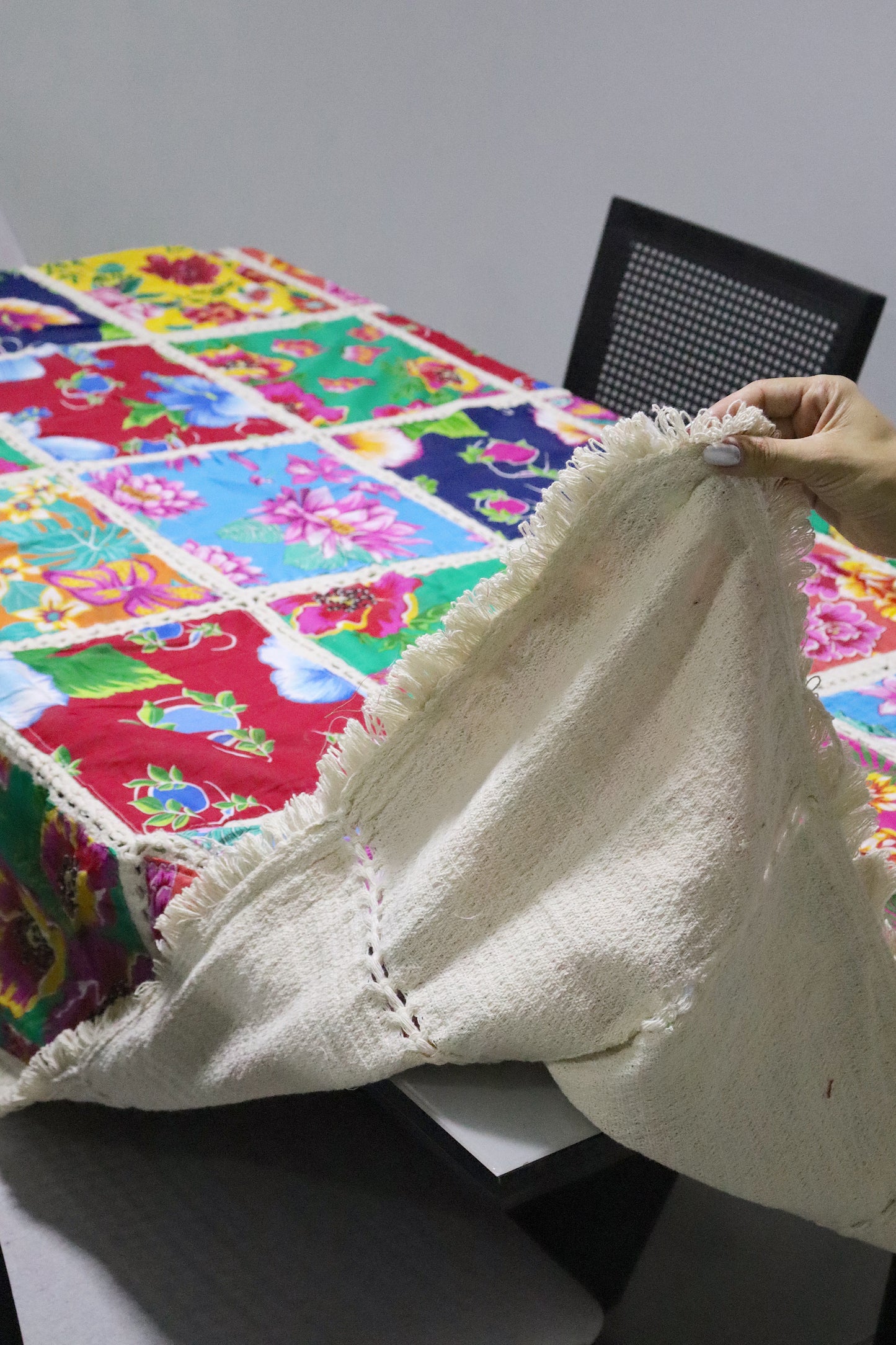 Toalha De Mesa Retalho Chita Bainha 2,20x1,40m