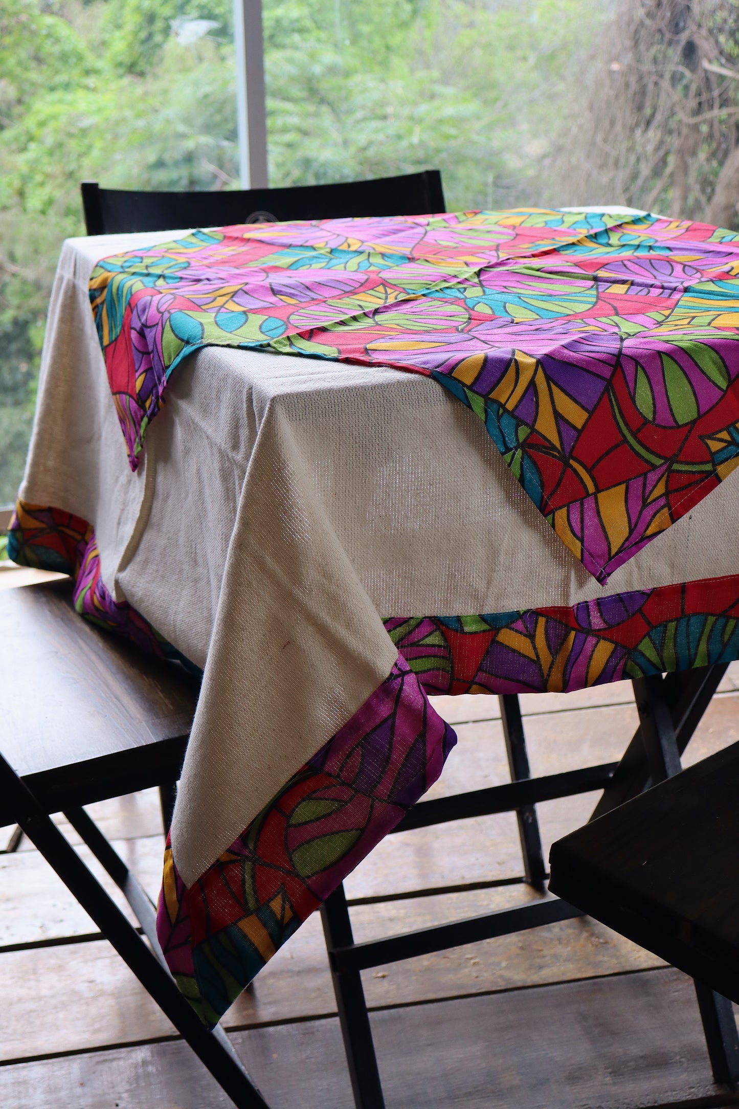 Toalha de Mesa com Barra de Chita Geométrica com Composê 1,10x1,10m