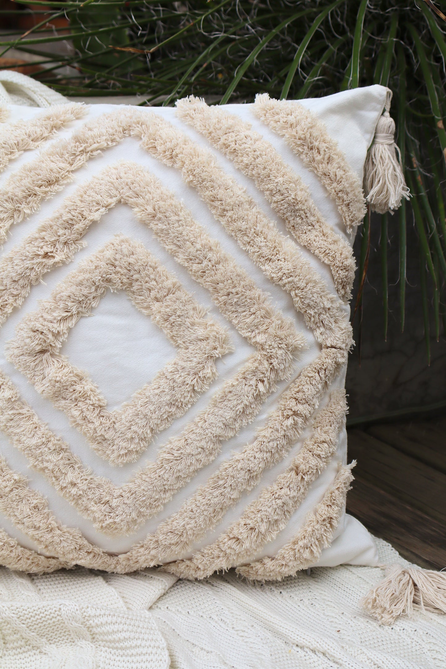 Capa de Almofada Bordada em Linho Tufada Boho 45x45 EST11