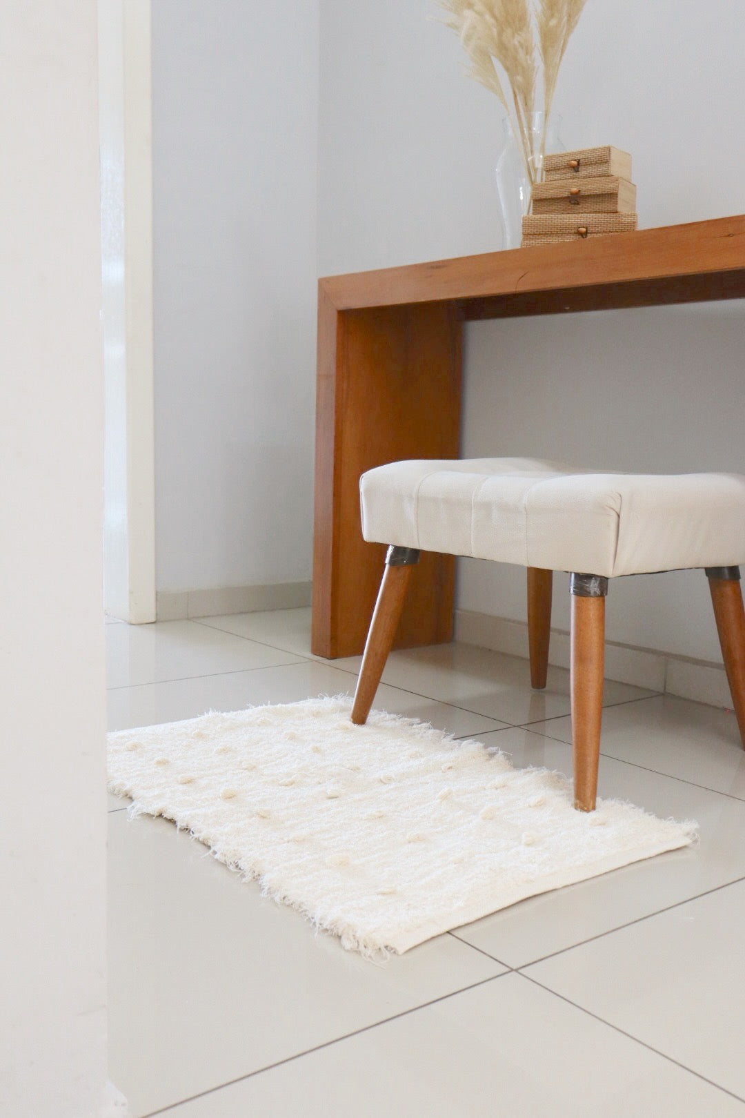 Tapete Algodão Felpudo Puxadinho Pompom Cru 50x80cm
