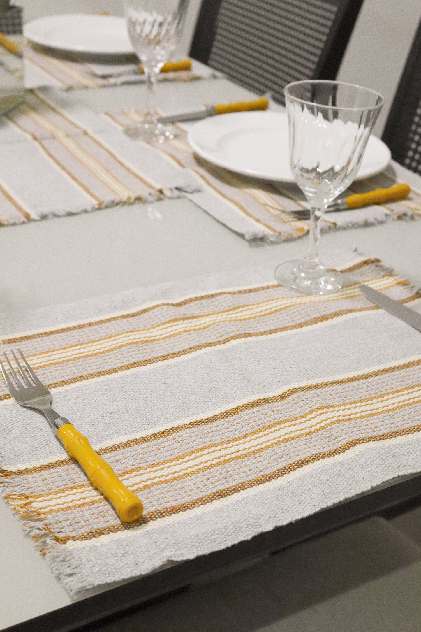 Jogo Americano Comum Listrado Cinza e Mostarda 7 Peças